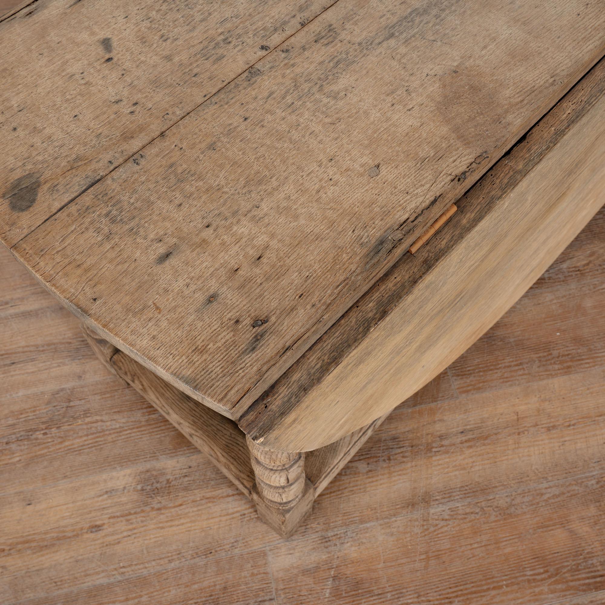 18th Century Bleached Oak Gateleg Drop Leaf Dining Table, Portugal For Sale 4