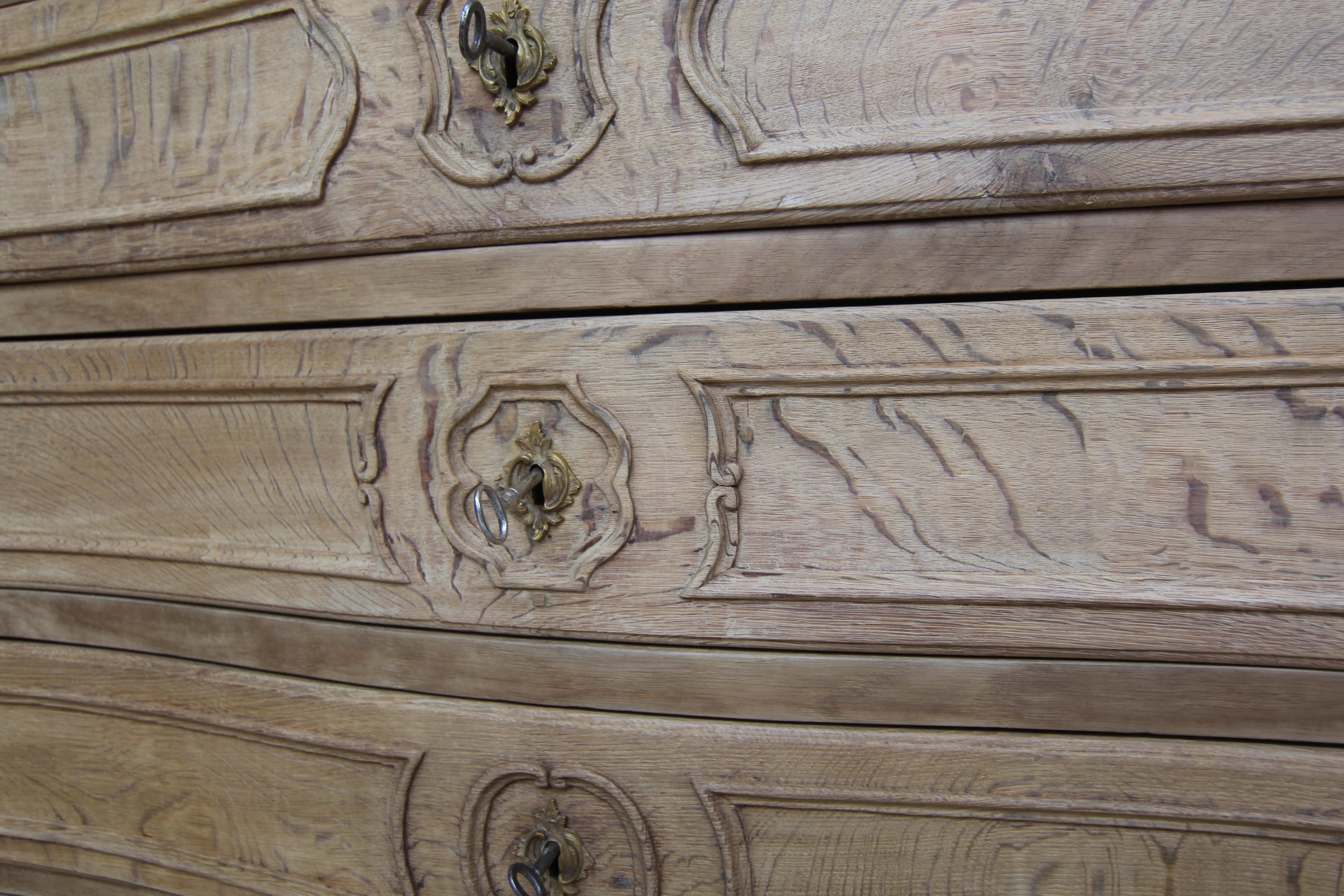 18th Century Bleached Oak Serpentine Chest of Drawers 5