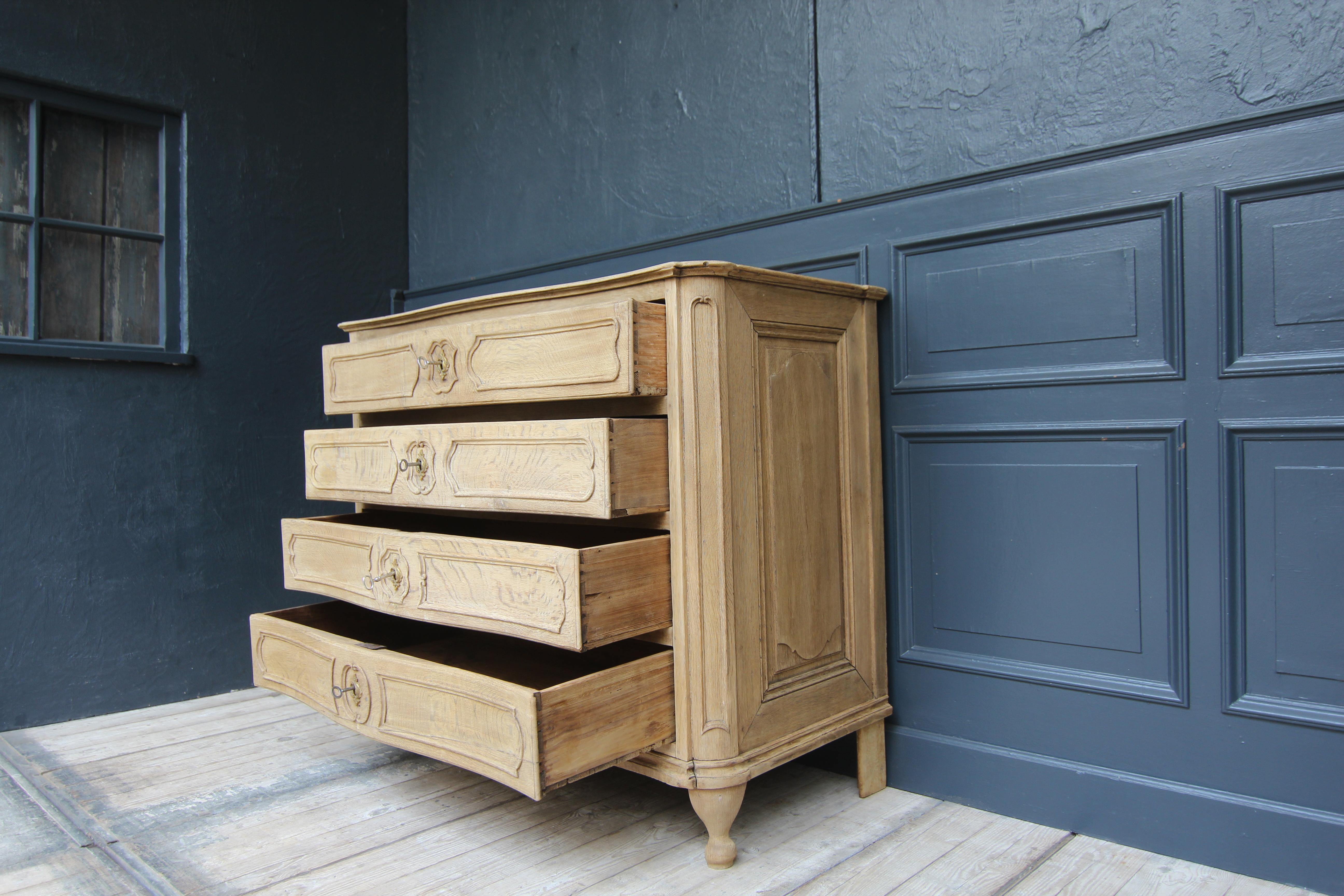 18th Century Bleached Oak Serpentine Chest of Drawers 9