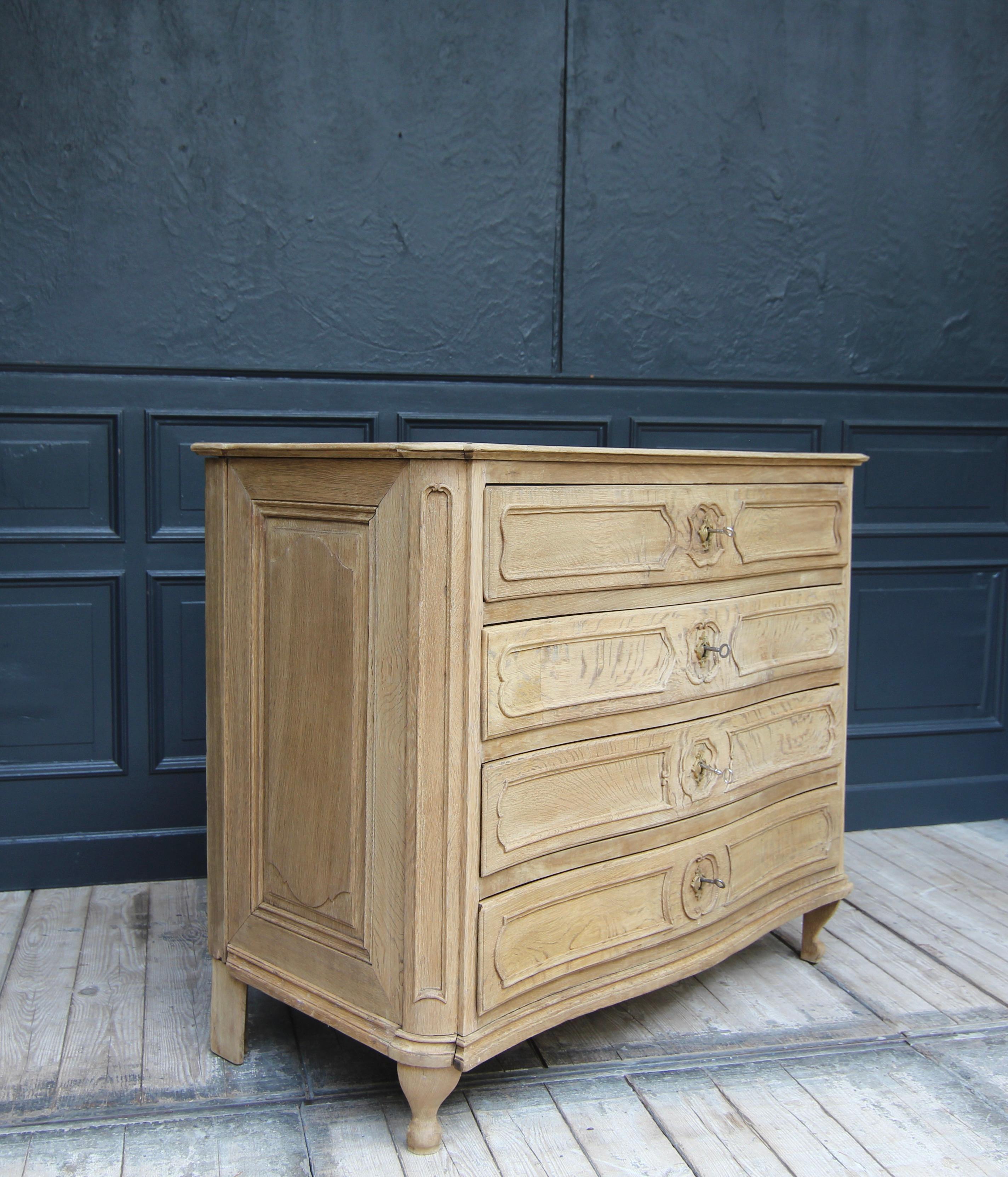 18th Century Bleached Oak Serpentine Chest of Drawers 12
