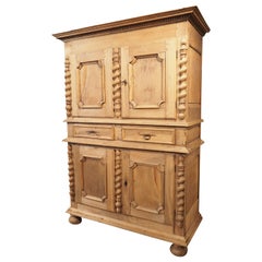 Aparador de 4 puertas de nogal blanqueado del siglo XVIII de Lyon, Francia