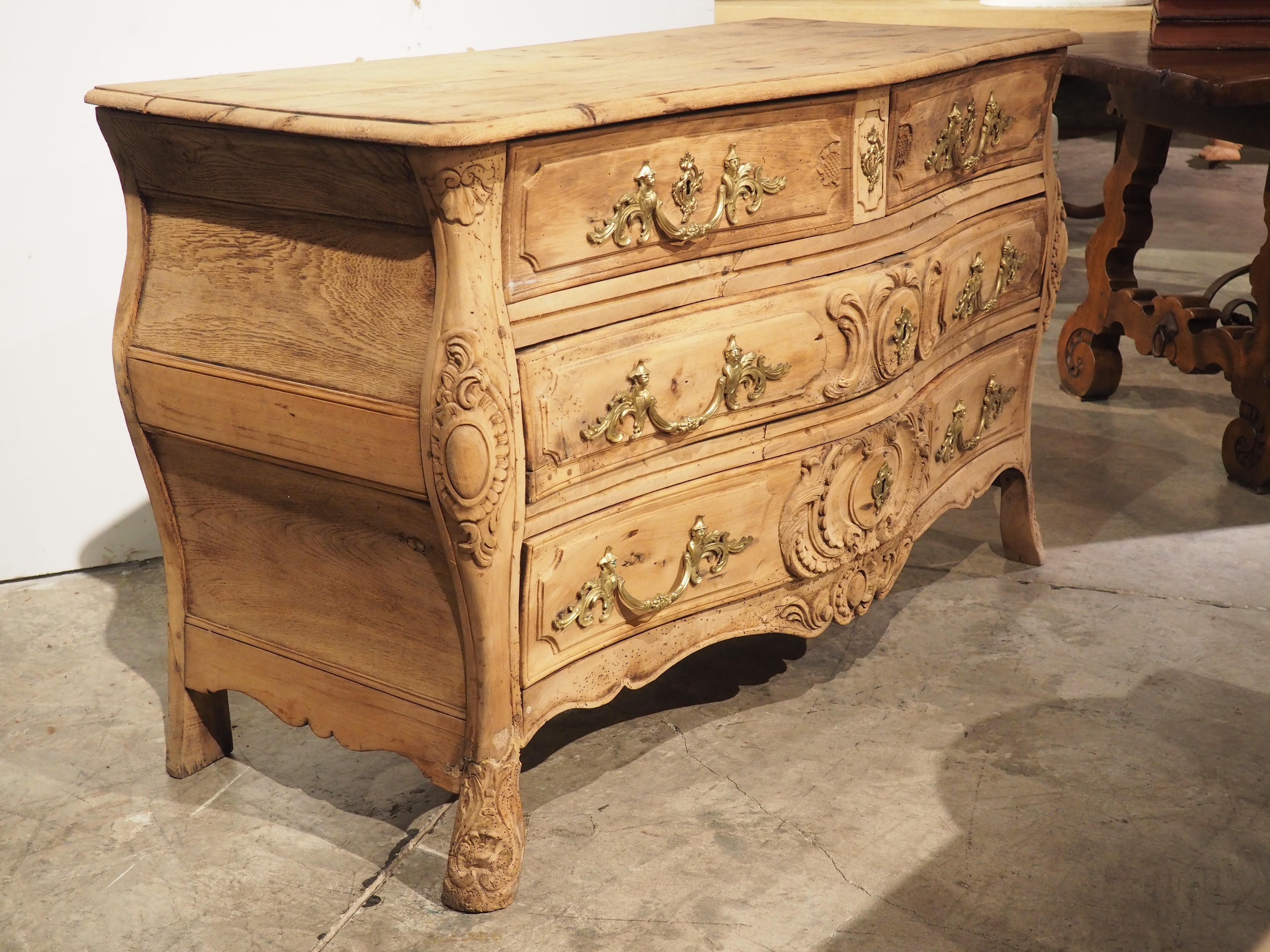 Mid-18th Century 18th Century Bleached Walnut and Oak Regence Commode, Circa 1730