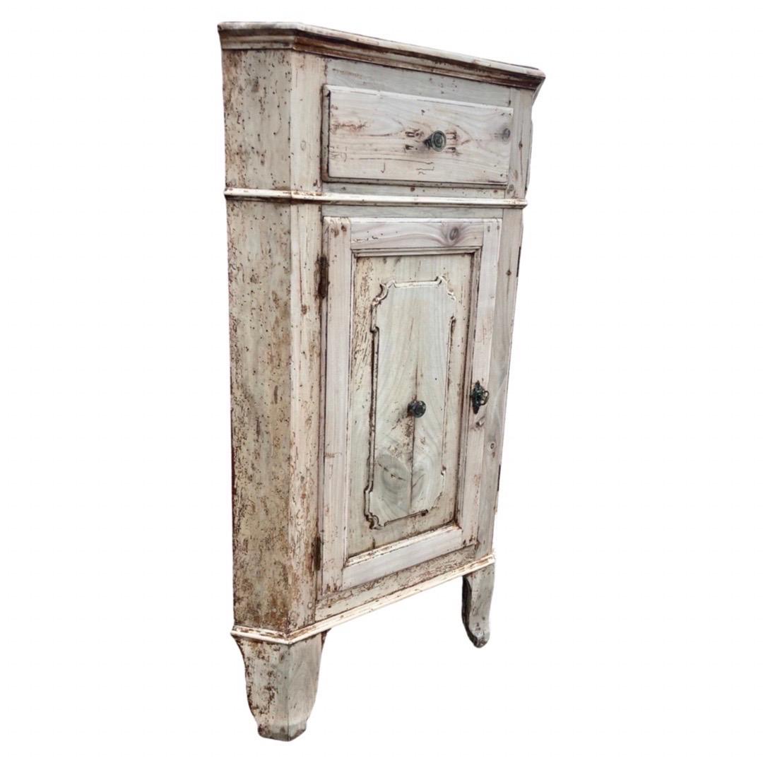 18th Century Bleached Walnut Italian Credenza, Buffet, Sideboard In Good Condition For Sale In Carmine, TX