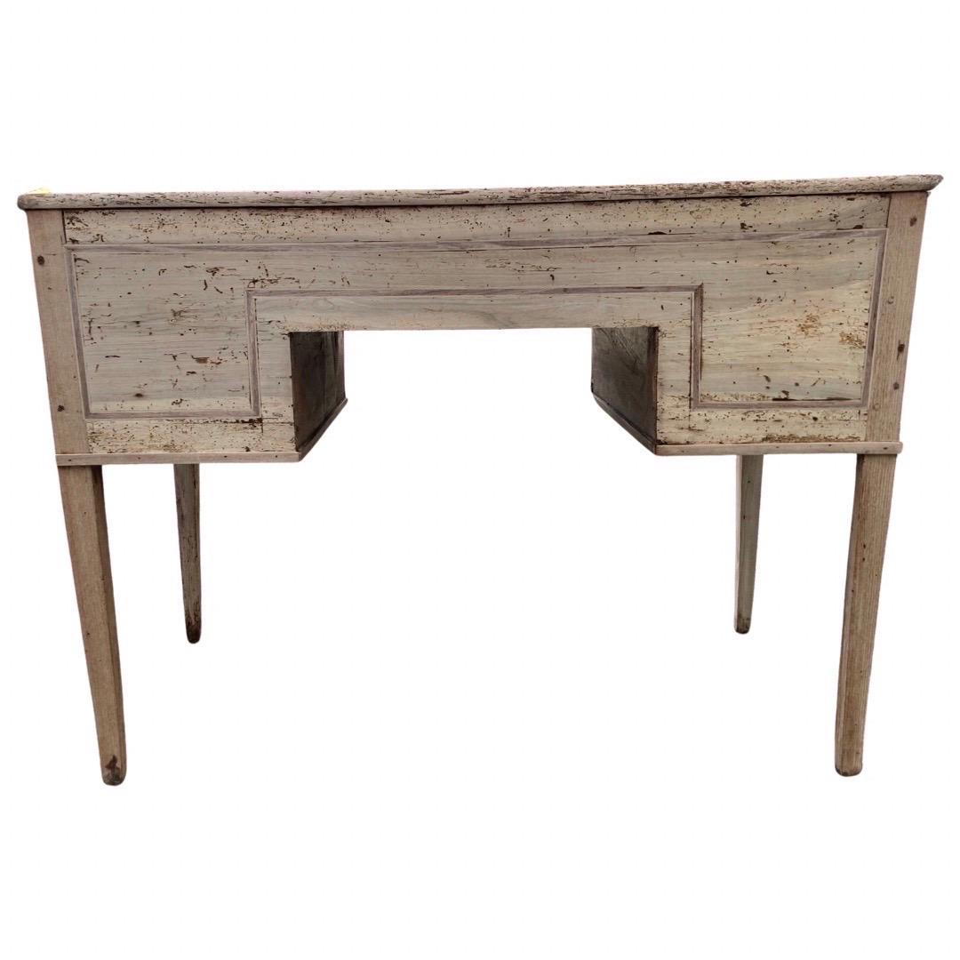 18th Century Bleached Walnut Italian Desk / Scrittoio / Writing Table In Good Condition In Carmine, TX
