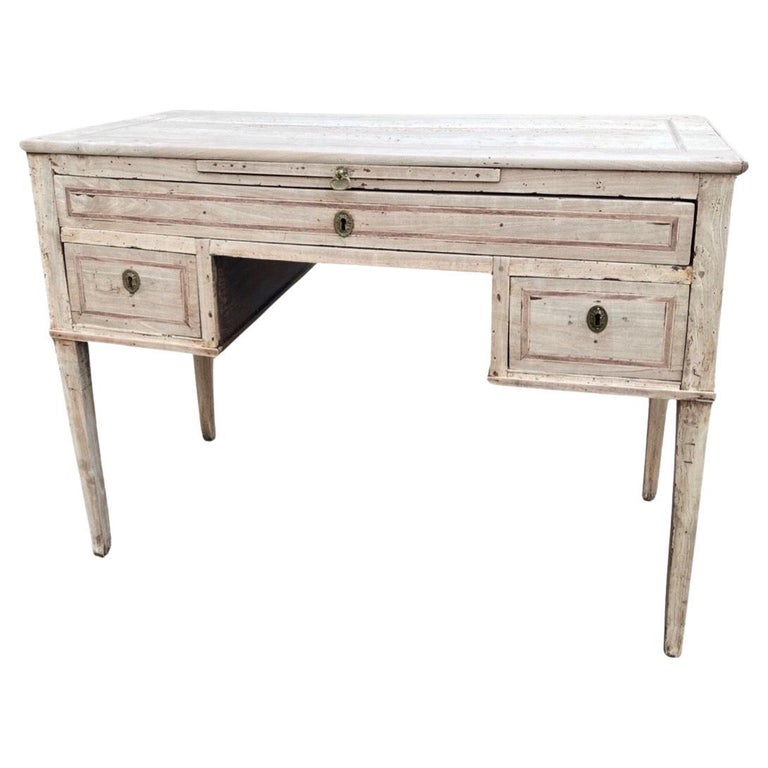 18th Century Bleached Walnut Italian Desk / Scrittoio / Writing Table For Sale