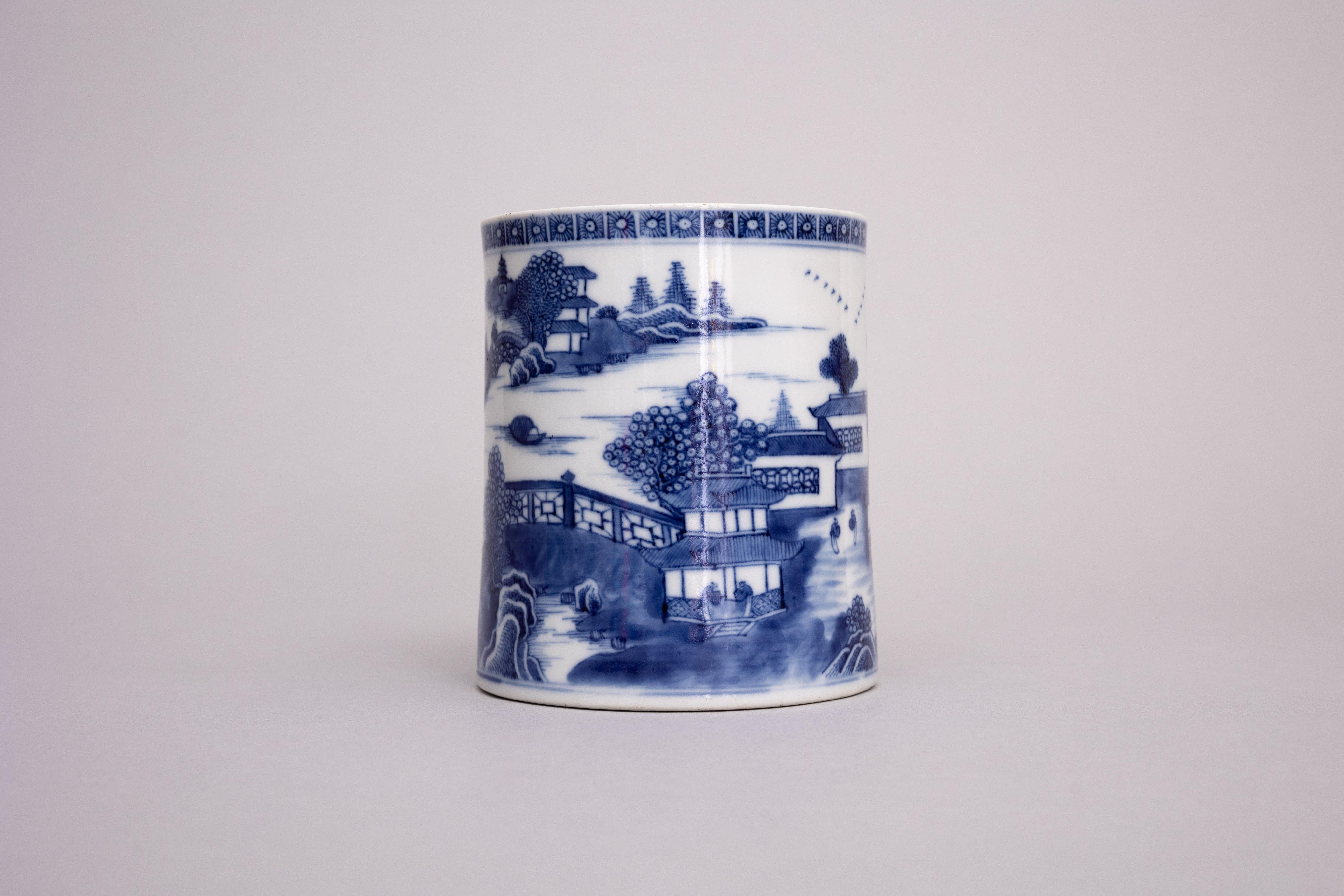 18th Century Blue and White Chinese Export Porcelain Mug In Excellent Condition In Fort Lauderdale, FL