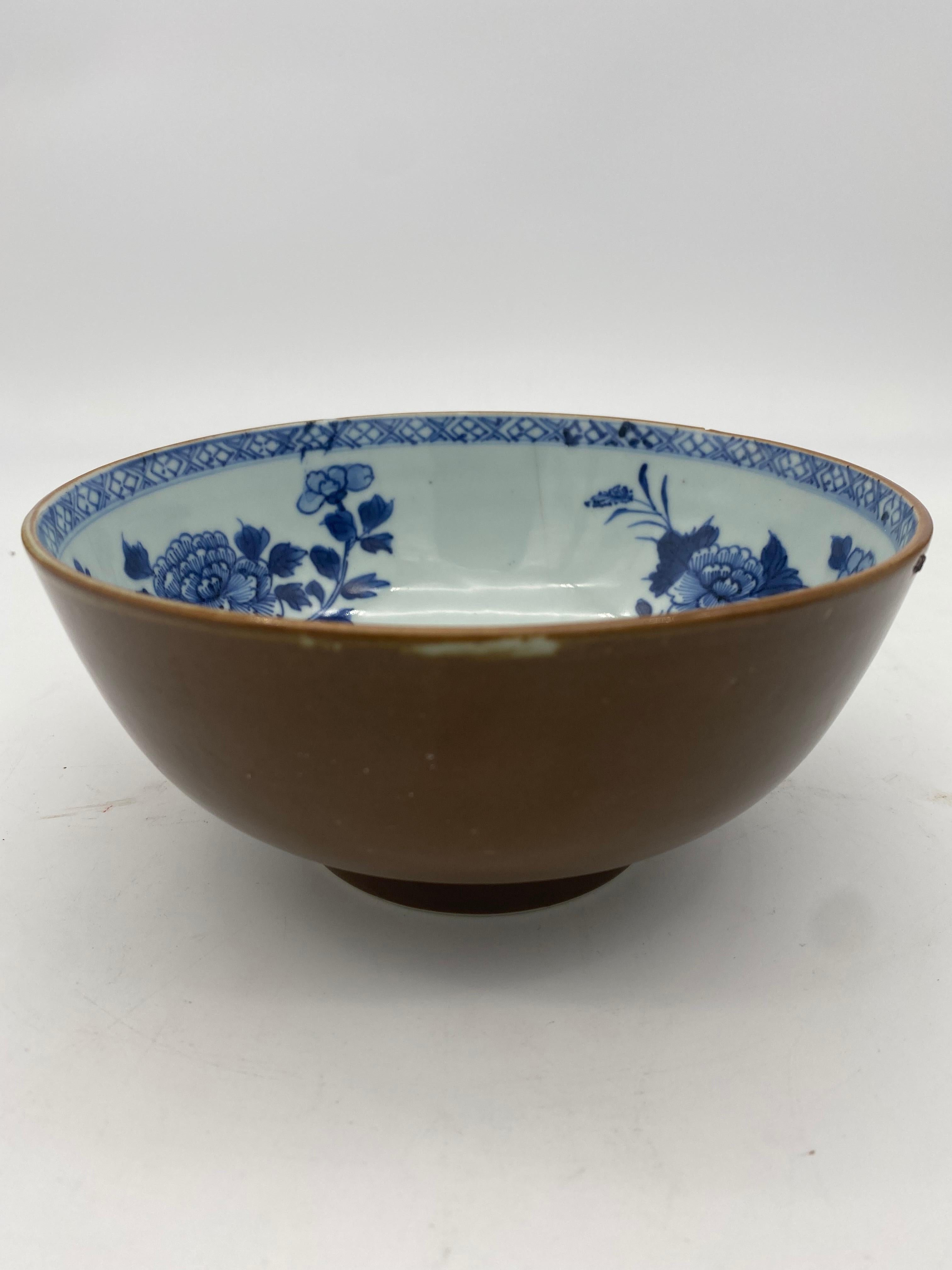 Qing 18th Century Blue and White Chinese Nanking Cargo and Cafe-au-lai Porcelain Bowl For Sale