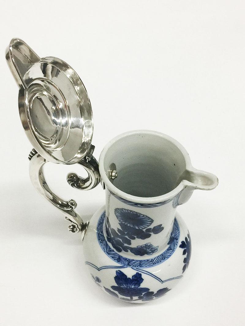 18th Century Blue and White Porcelain and Silver Chinese Jug, Kangxi, 1662-1722 For Sale 1