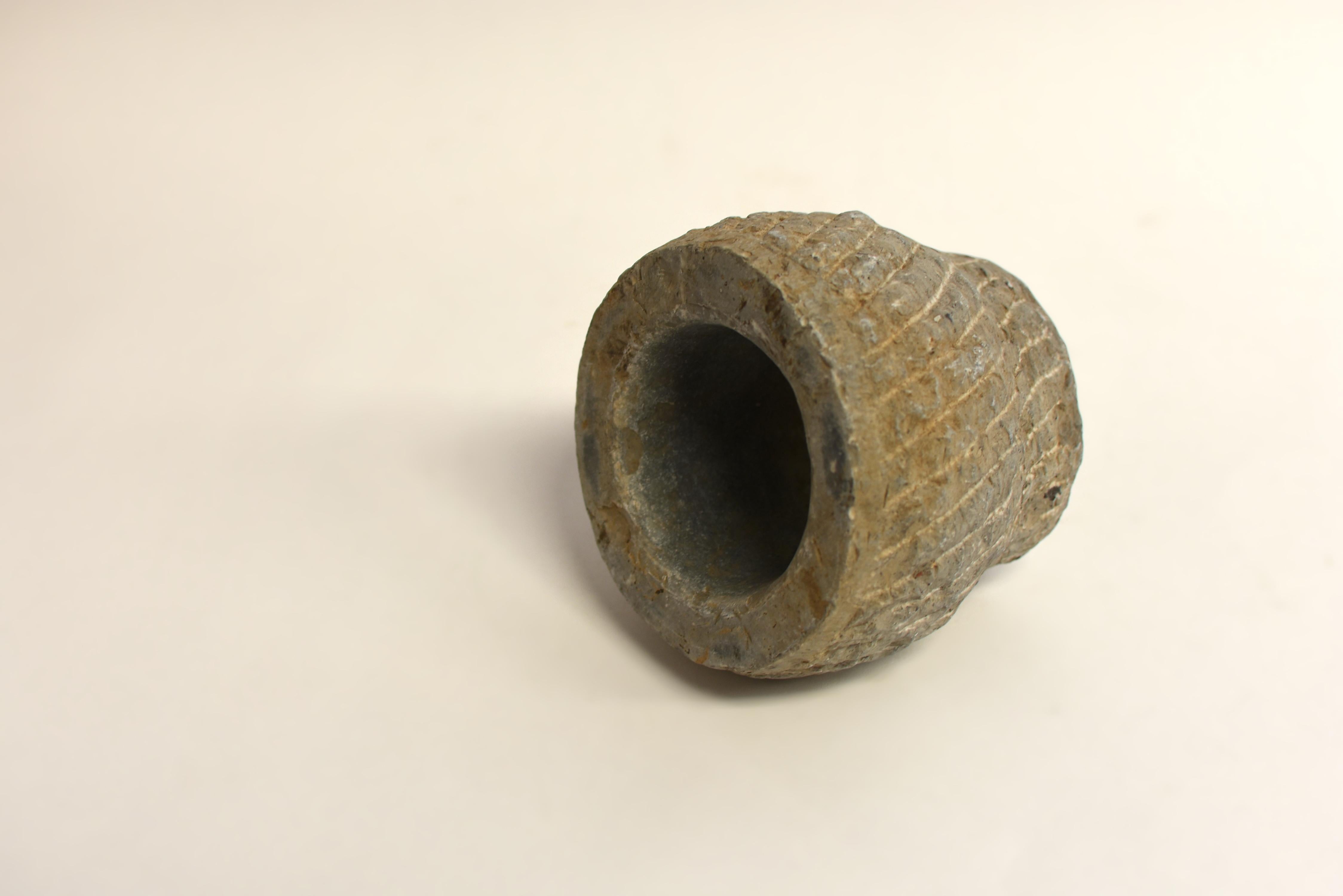 Blauer Granitschale-Mortar-Pflanzgefäß aus dem 18. Jahrhundert, 5 lbs im Zustand „Gut“ im Angebot in Somis, CA