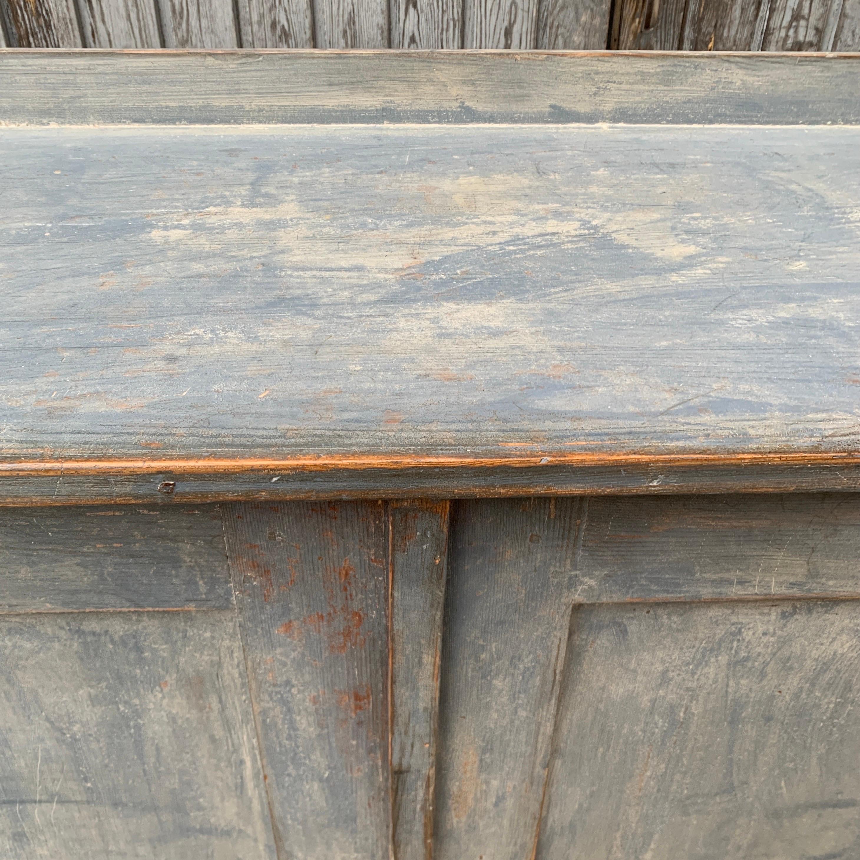 Credenza gustaviana dipinta di blu del XVIII secolo, Svezia in vendita 3