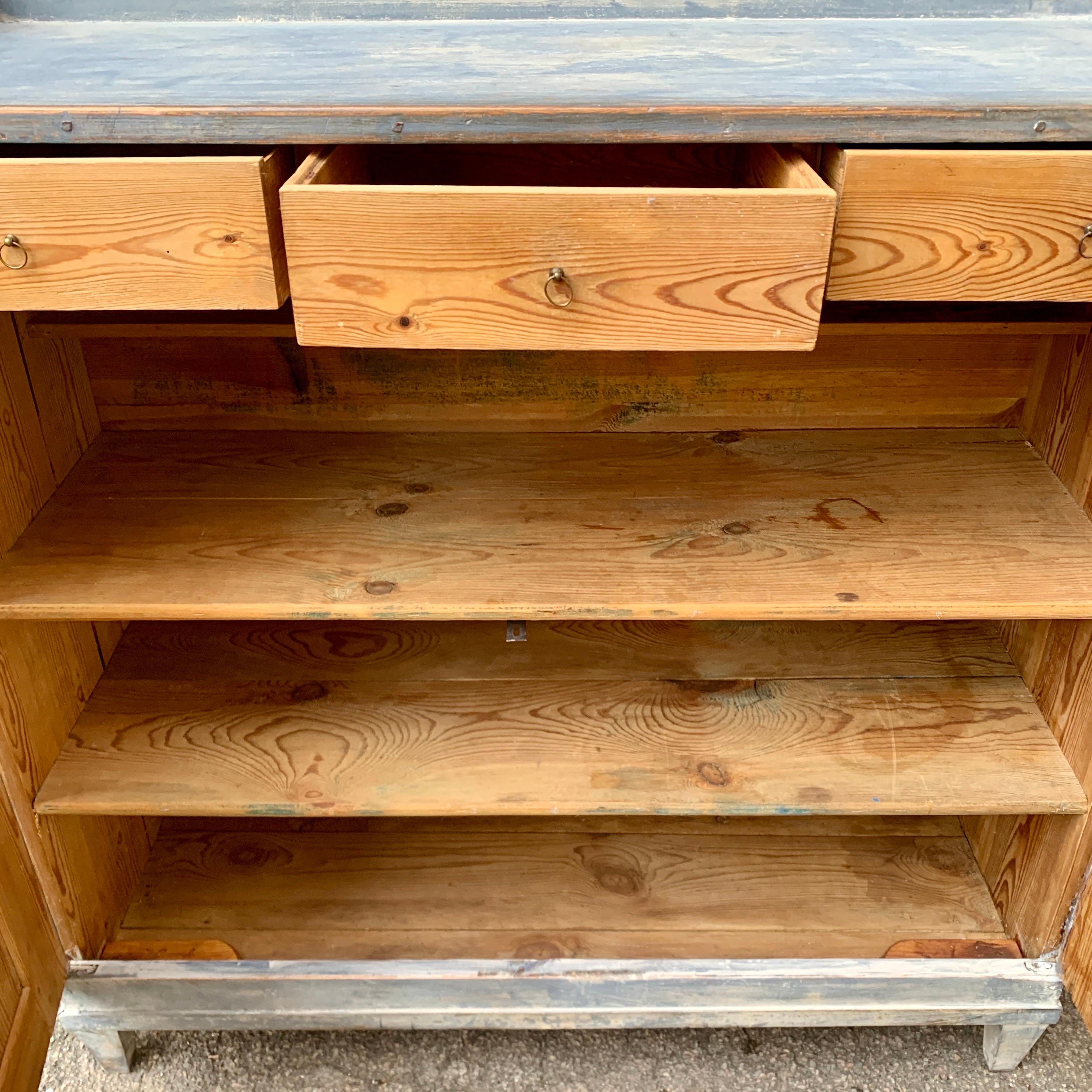 Credenza gustaviana dipinta di blu del XVIII secolo, Svezia in vendita 9