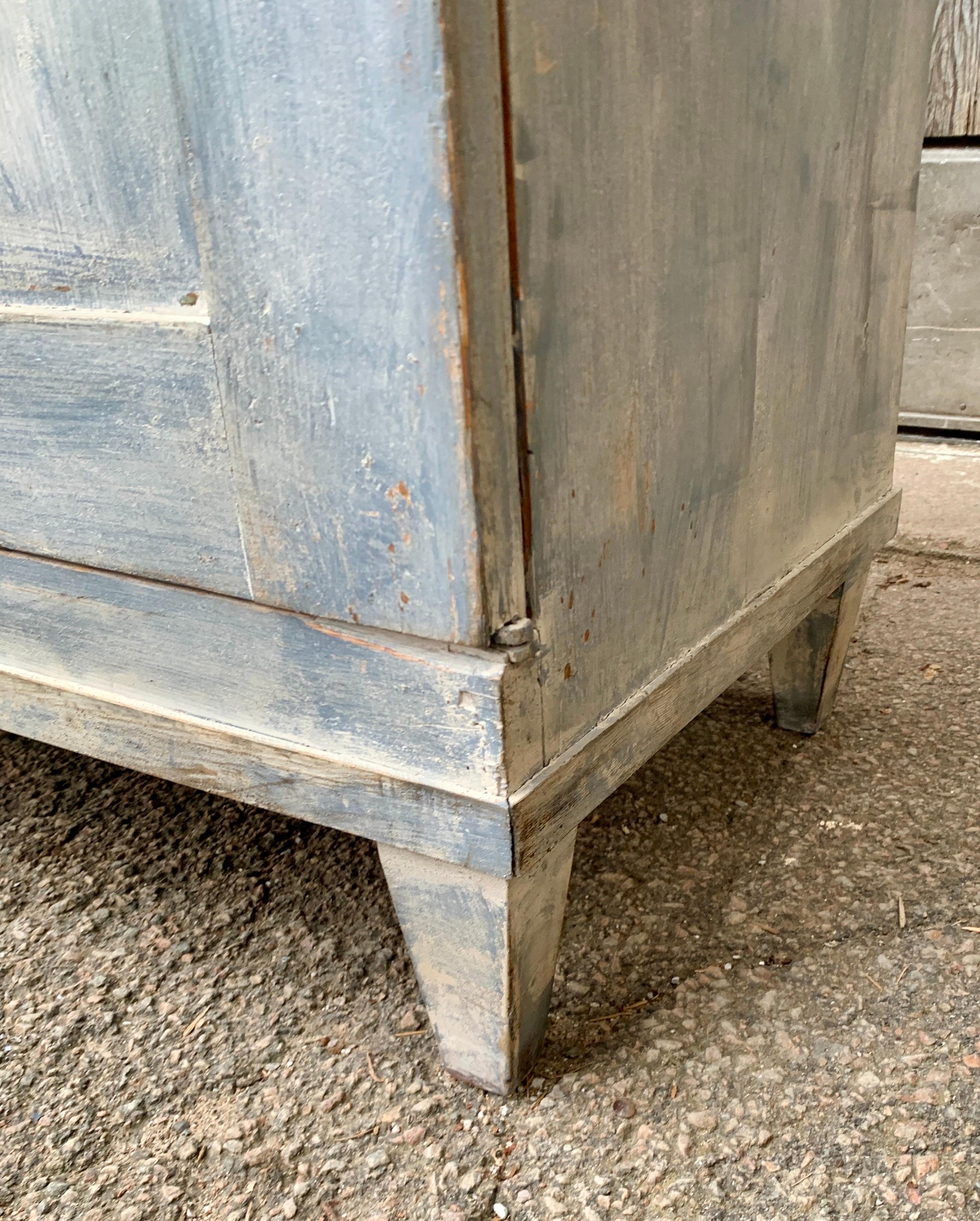 Credenza gustaviana dipinta di blu del XVIII secolo, Svezia in vendita 11