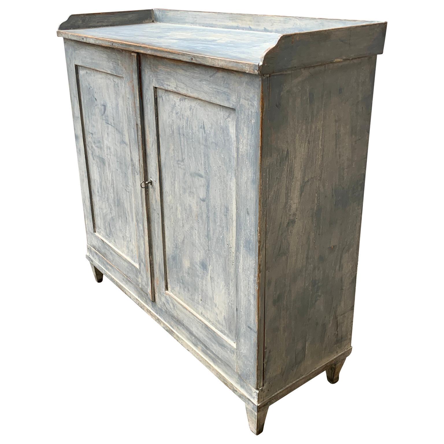 Gustaviano Credenza gustaviana dipinta di blu del XVIII secolo, Svezia in vendita