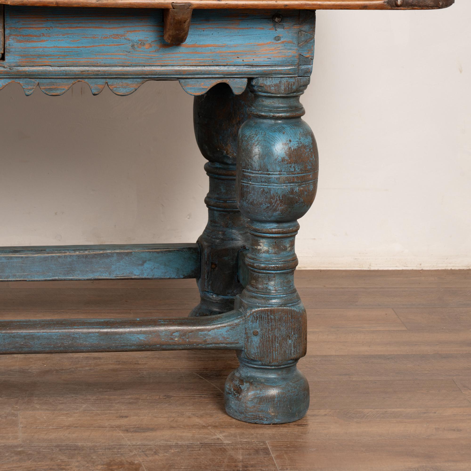 Consolle da tavolo da biblioteca dipinta di blu del XVIII secolo, Danimarca in vendita 6