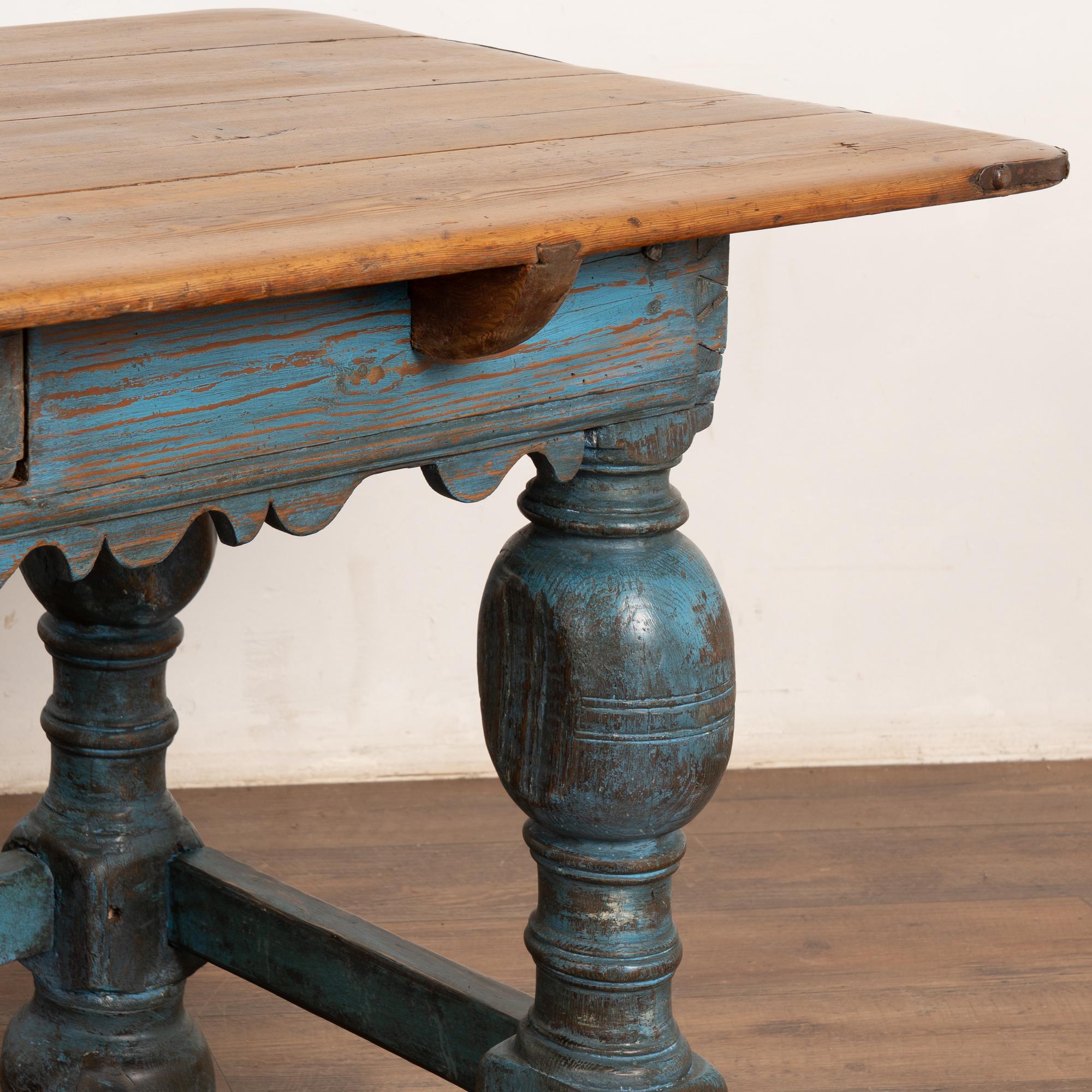 Consolle da tavolo da biblioteca dipinta di blu del XVIII secolo, Danimarca in vendita 3