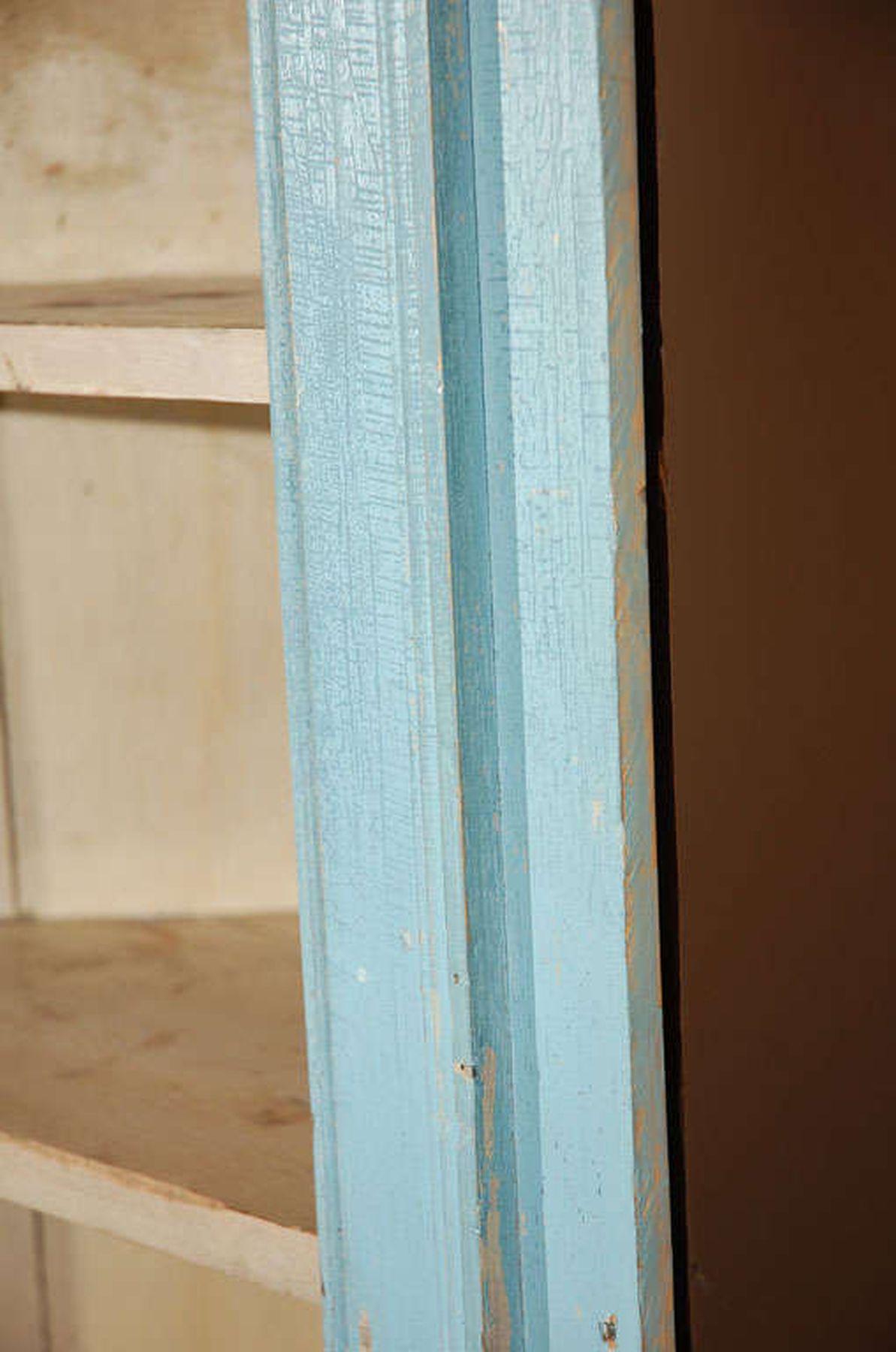 Fait main Armoire d'angle deux pièces du 18e siècle peinte en bleu en vente