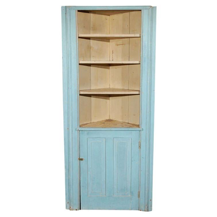 Armoire d'angle deux pièces du 18e siècle peinte en bleu