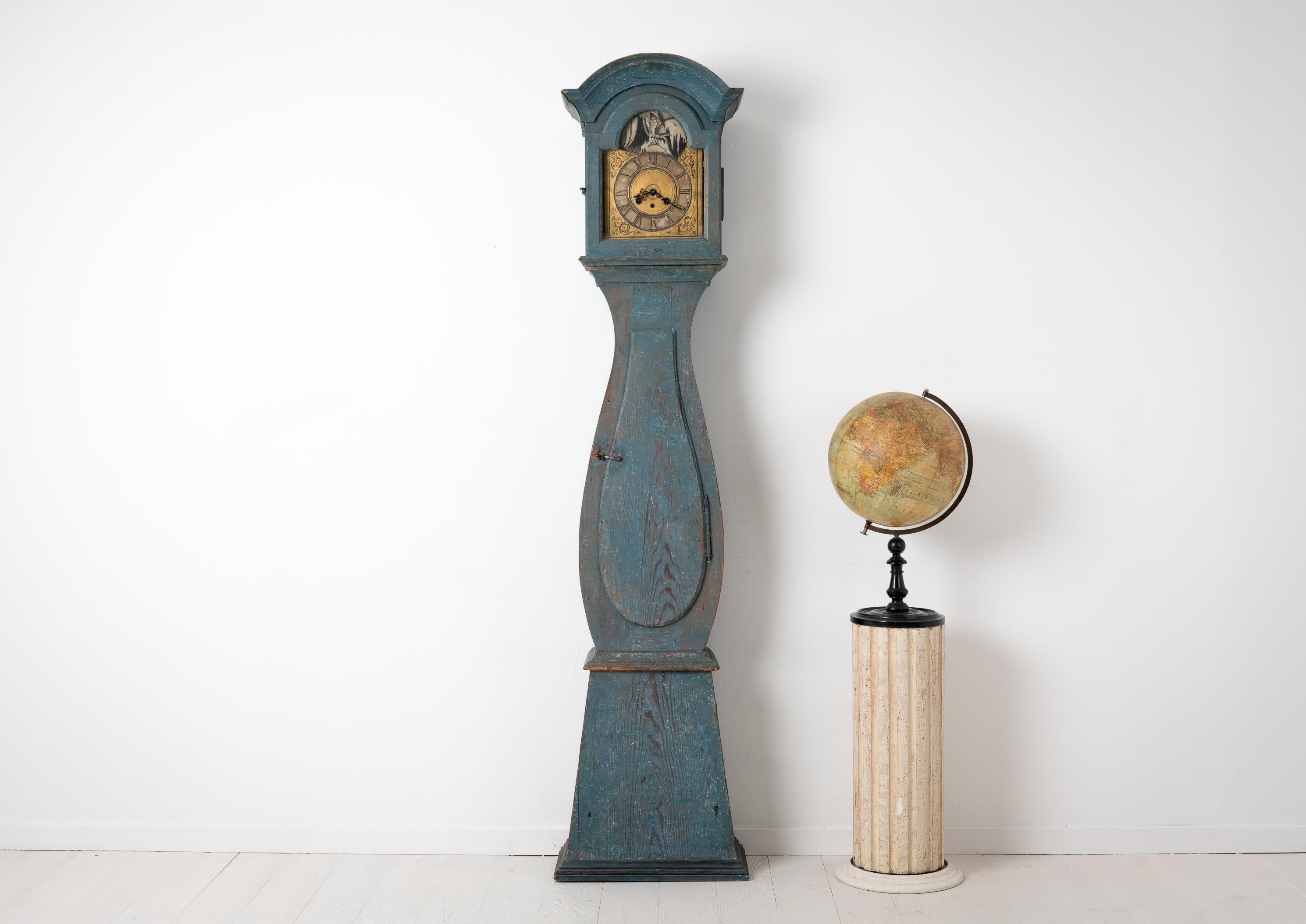 Blue baroque long case clock from the mid to late 18th century, between 1770 and 1790. The clock is Swedish and made from Swedish pine with the original blue paint as well as the authentic patina from the 18th century. The patina has naturally