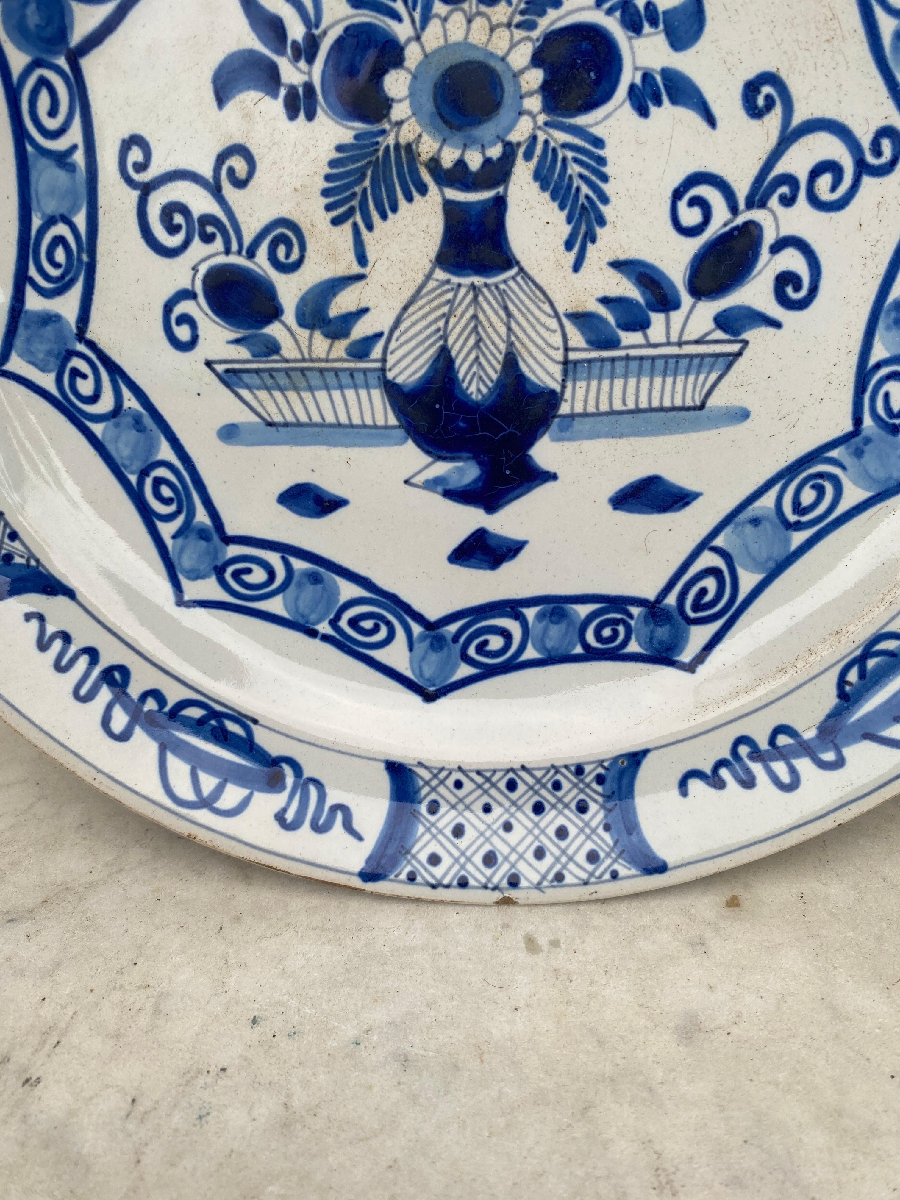siglo XVIII  Plato Cargador Delft Azul y Blanco Rústico