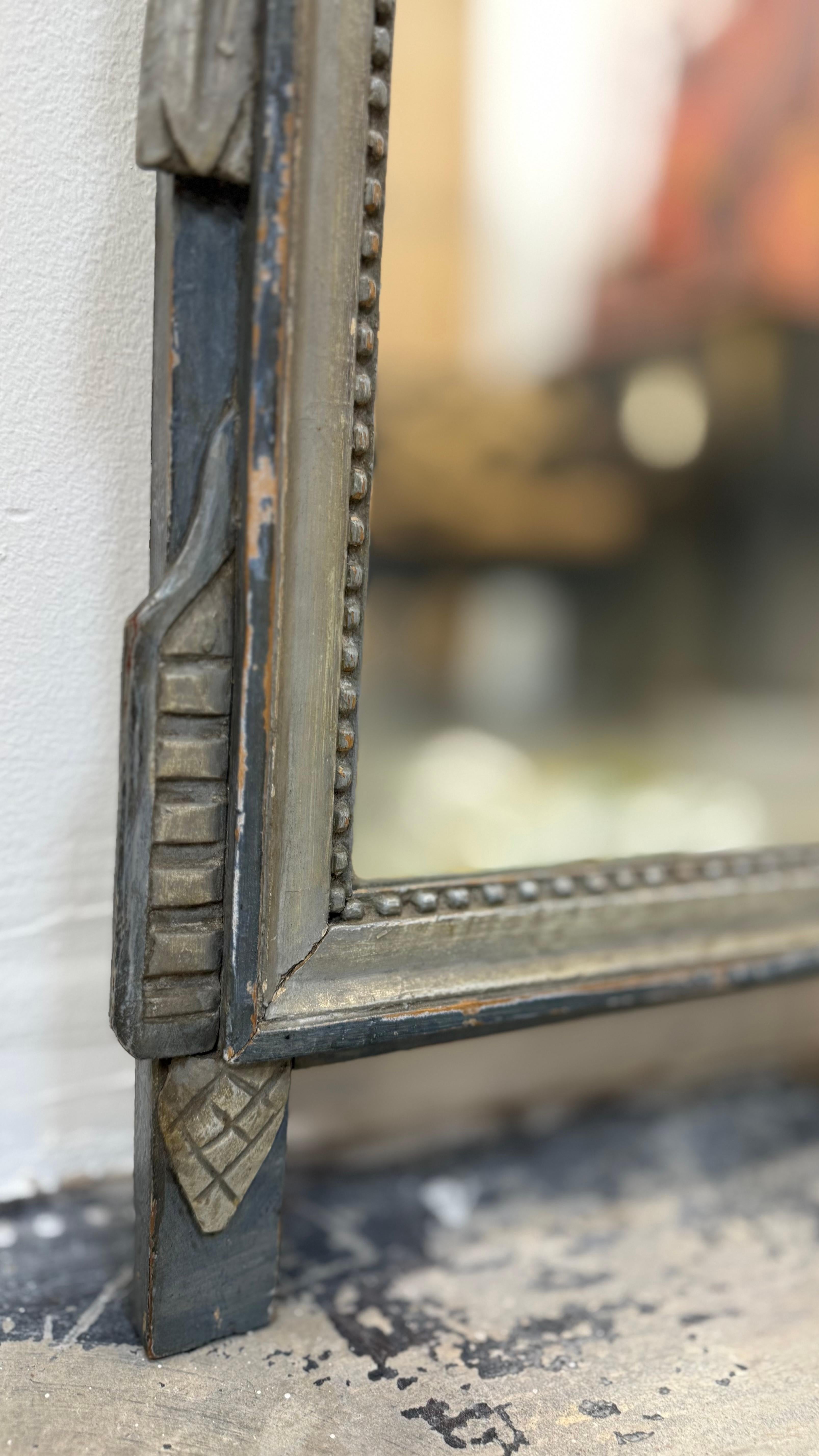 Sculpté à la main Miroir de mariage peint en bleu et blanc du XVIIIe siècle, Paris en vente