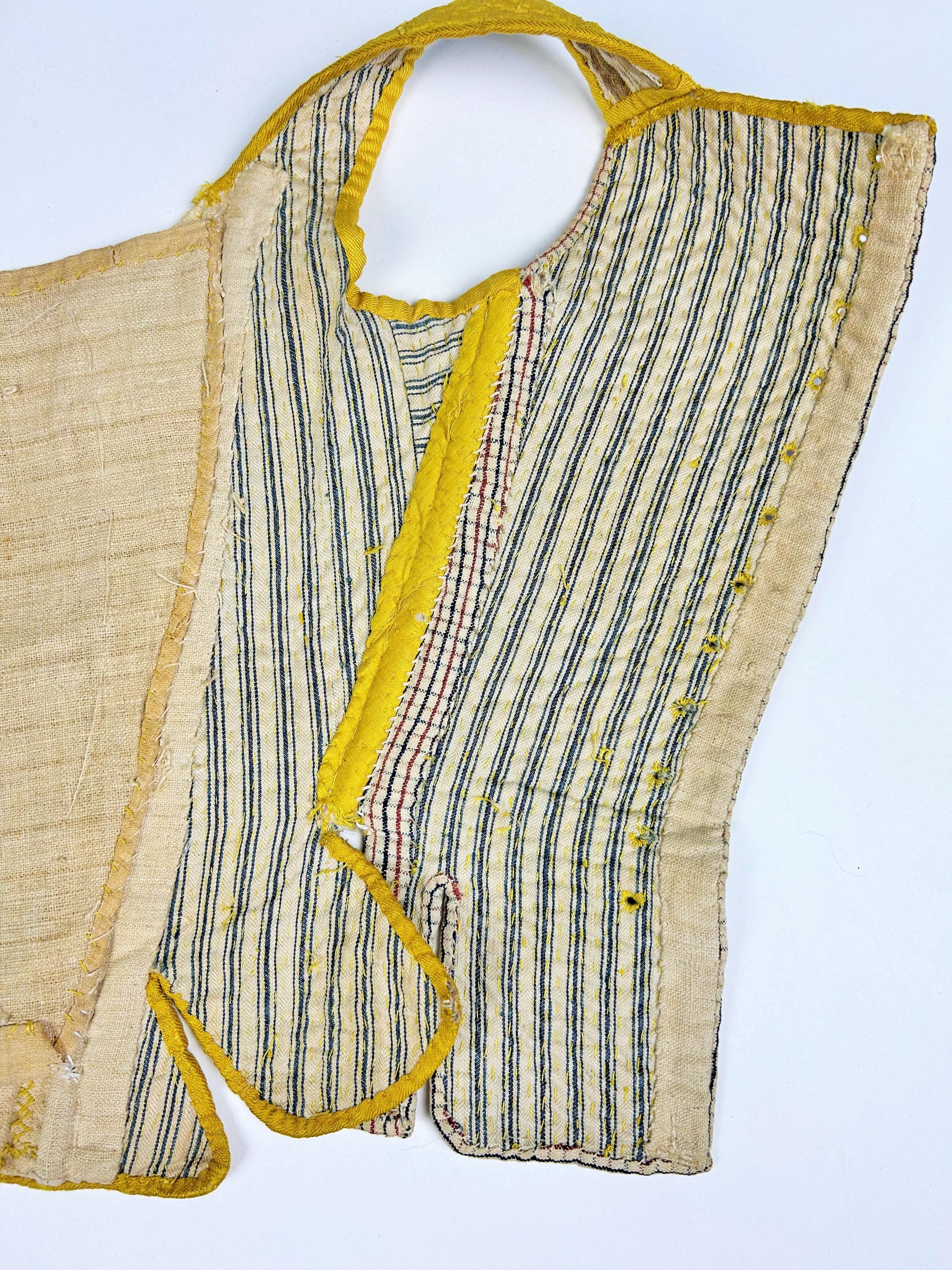 18th Century bodice stay in quilted yellow silk - France Circa 1770 For Sale 6
