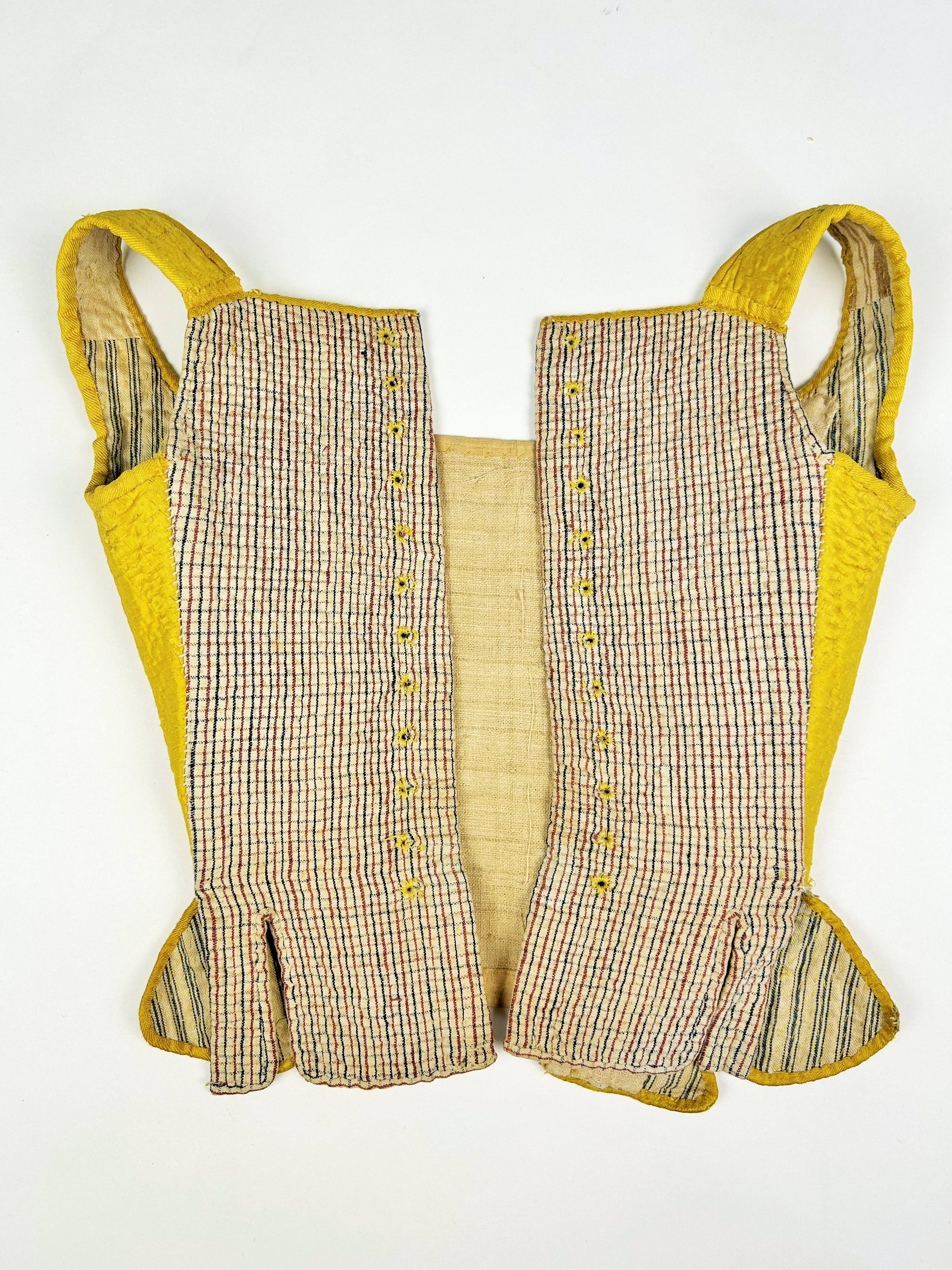 18th Century bodice stay in quilted yellow silk - France Circa 1770 For Sale 7