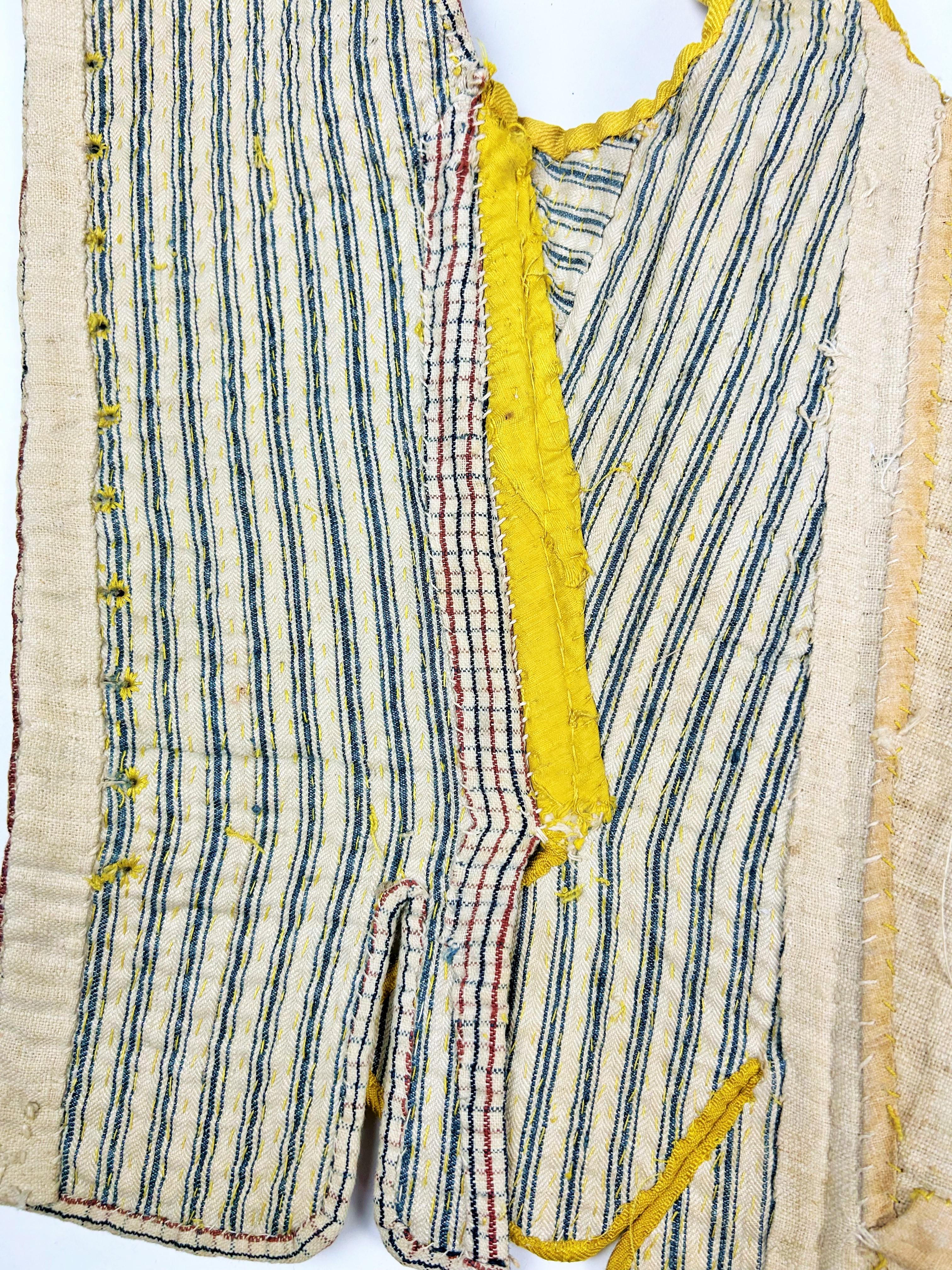 18th Century bodice stay in quilted yellow silk - France Circa 1770 For Sale 10