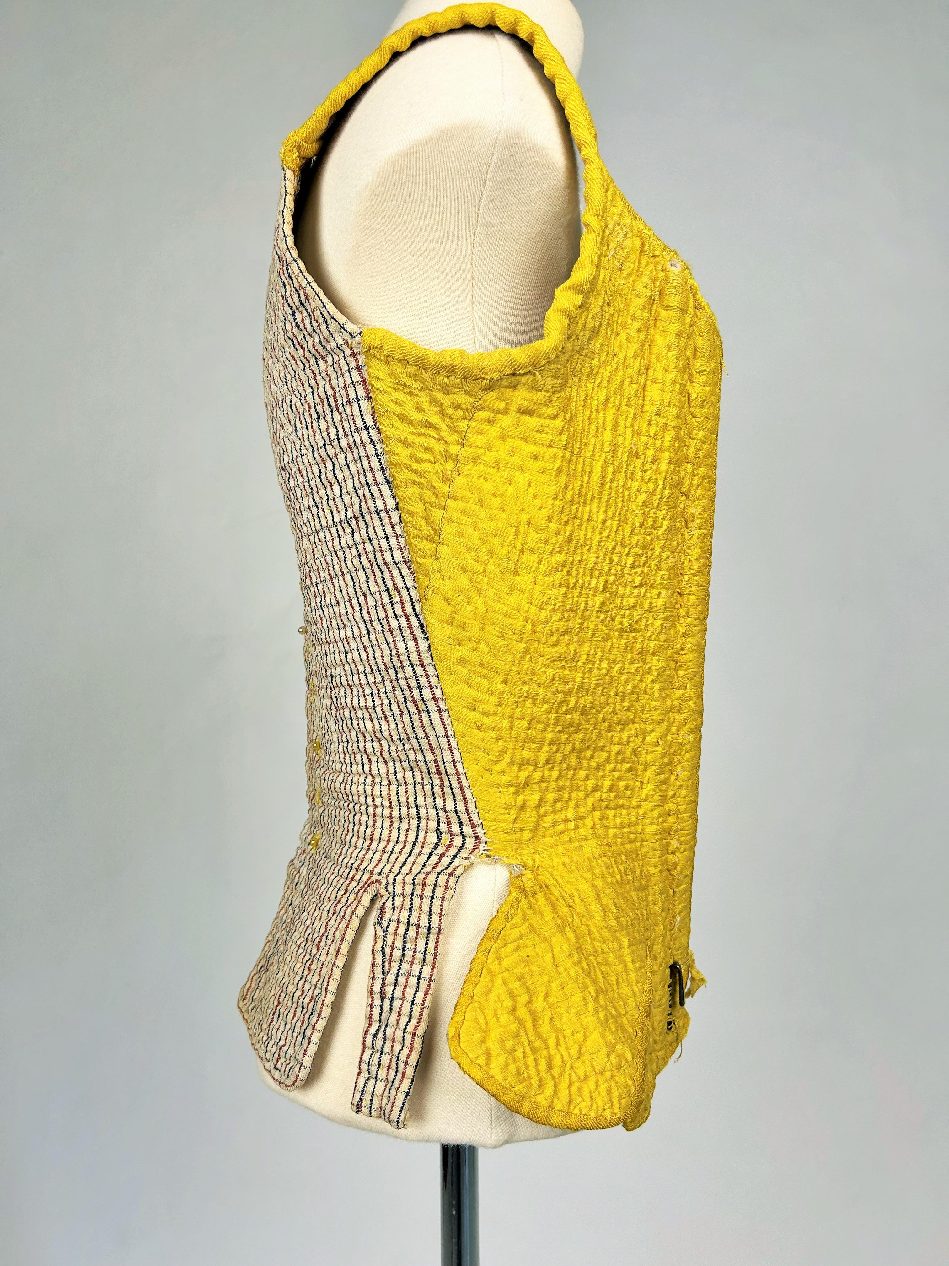 Women's 18th Century bodice stay in quilted yellow silk - France Circa 1770 For Sale