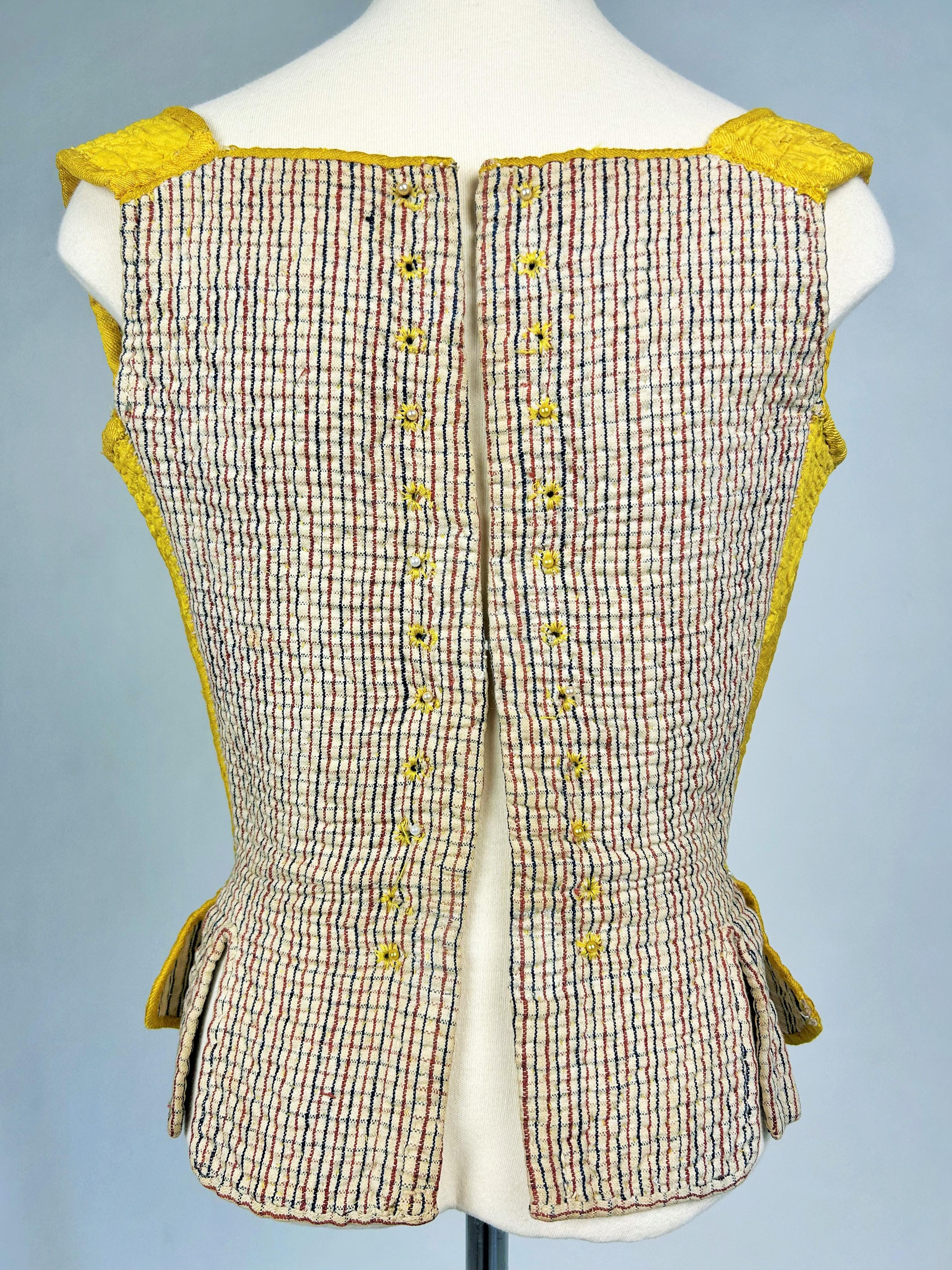 18th Century bodice stay in quilted yellow silk - France Circa 1770 For Sale 1