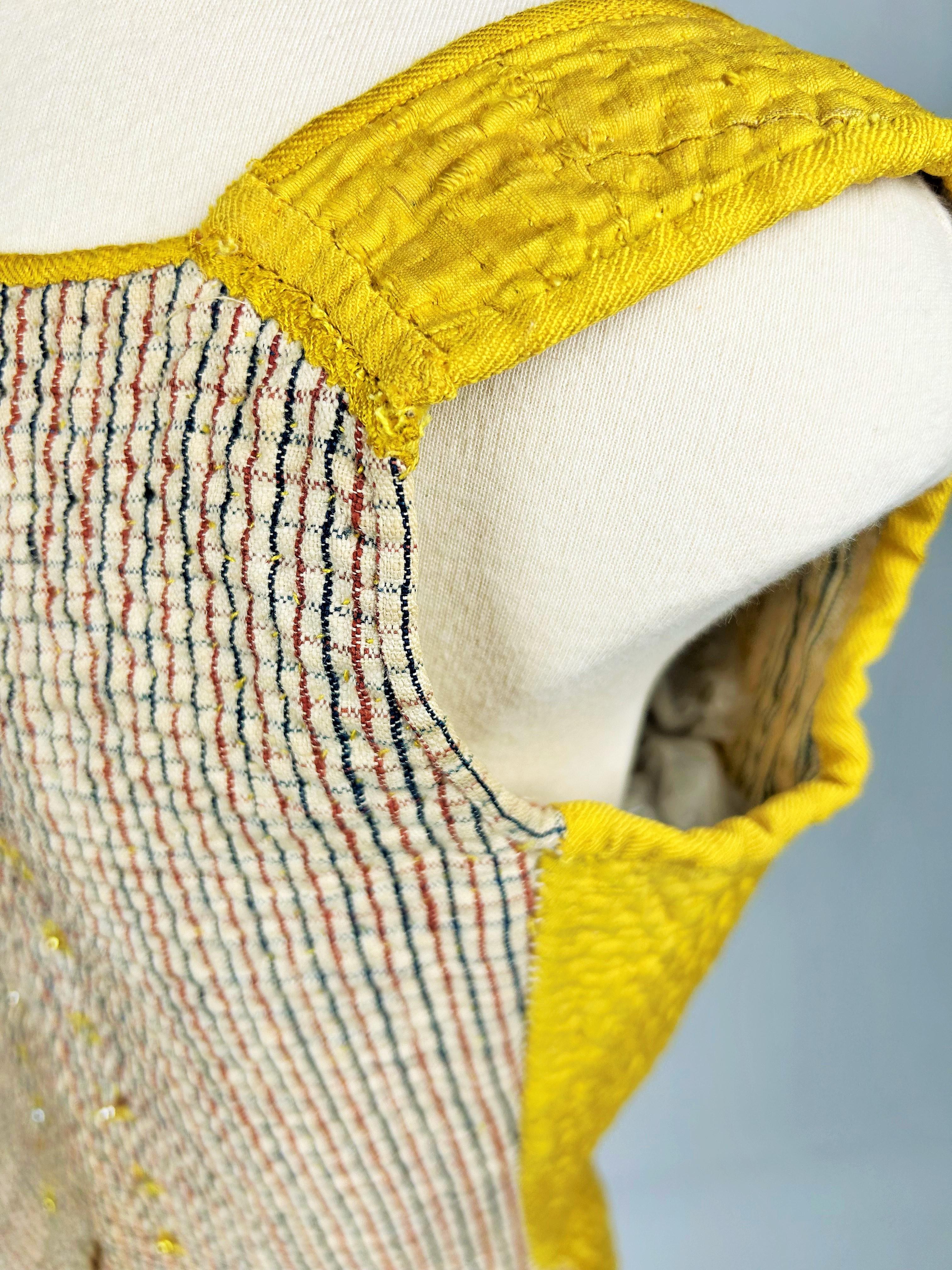 18th Century bodice stay in quilted yellow silk - France Circa 1770 For Sale 4