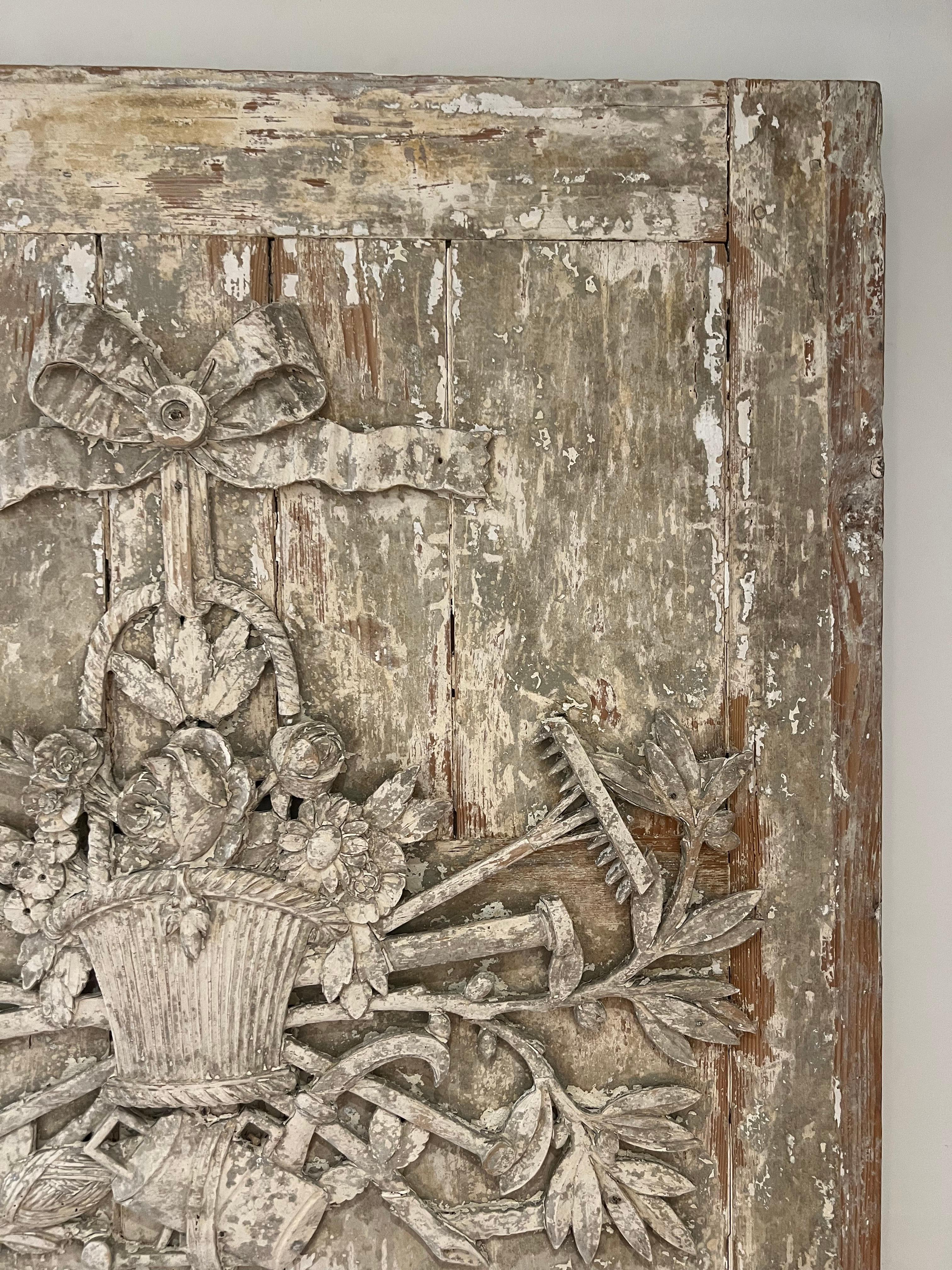 18th century Boiserie Hand Carved Panel with a Garden Theme Madera