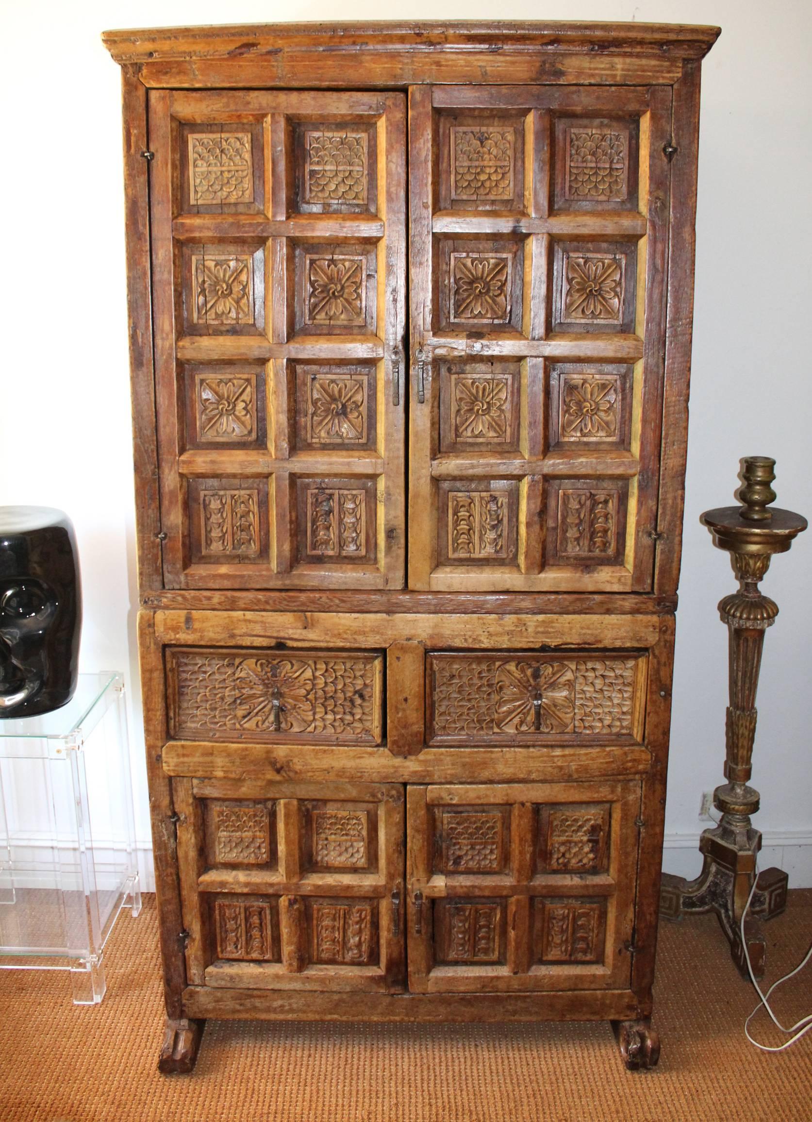 18th Century Bolivian Fruitwood Hand-Carved Colonial Cabinet In Good Condition For Sale In Marbella, ES