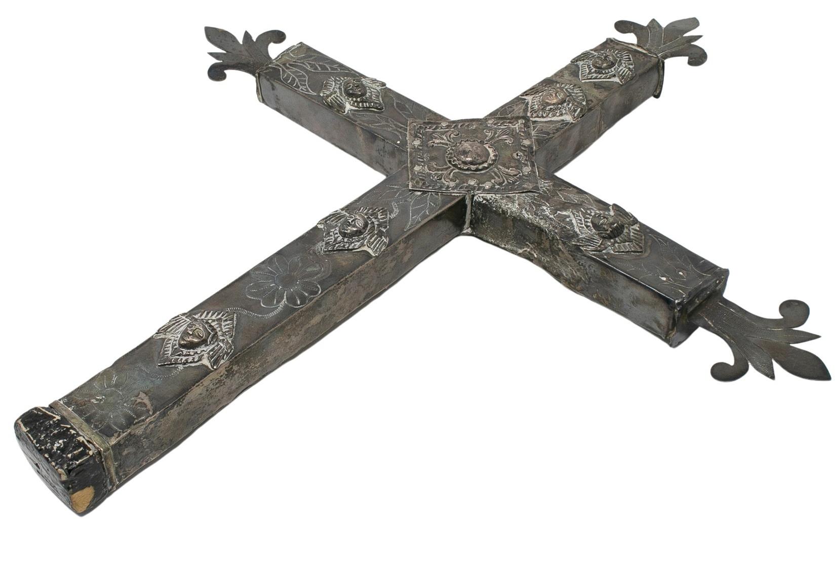 18th Century Bolivian Silver Cross For Sale 4