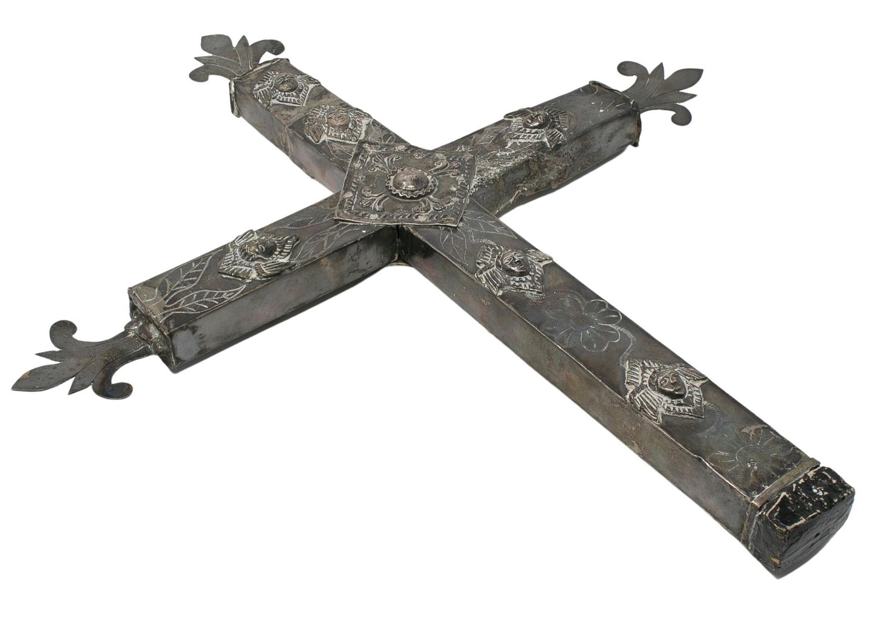 18th Century Bolivian Silver Cross For Sale 3