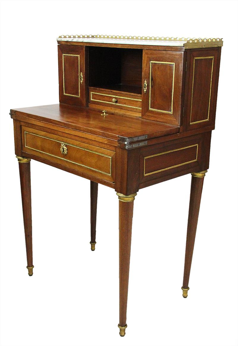 French 18th Century Bonheur Du Jour Desk Stamped Cramer in Mahogany Veneer For Sale