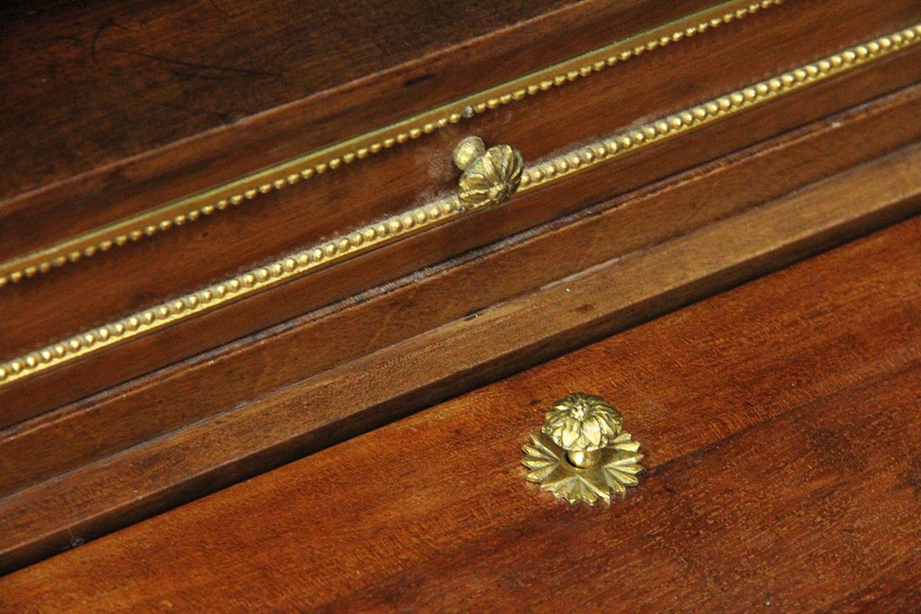 18th Century Bonheur Du Jour Desk Stamped Cramer in Mahogany Veneer For Sale 1