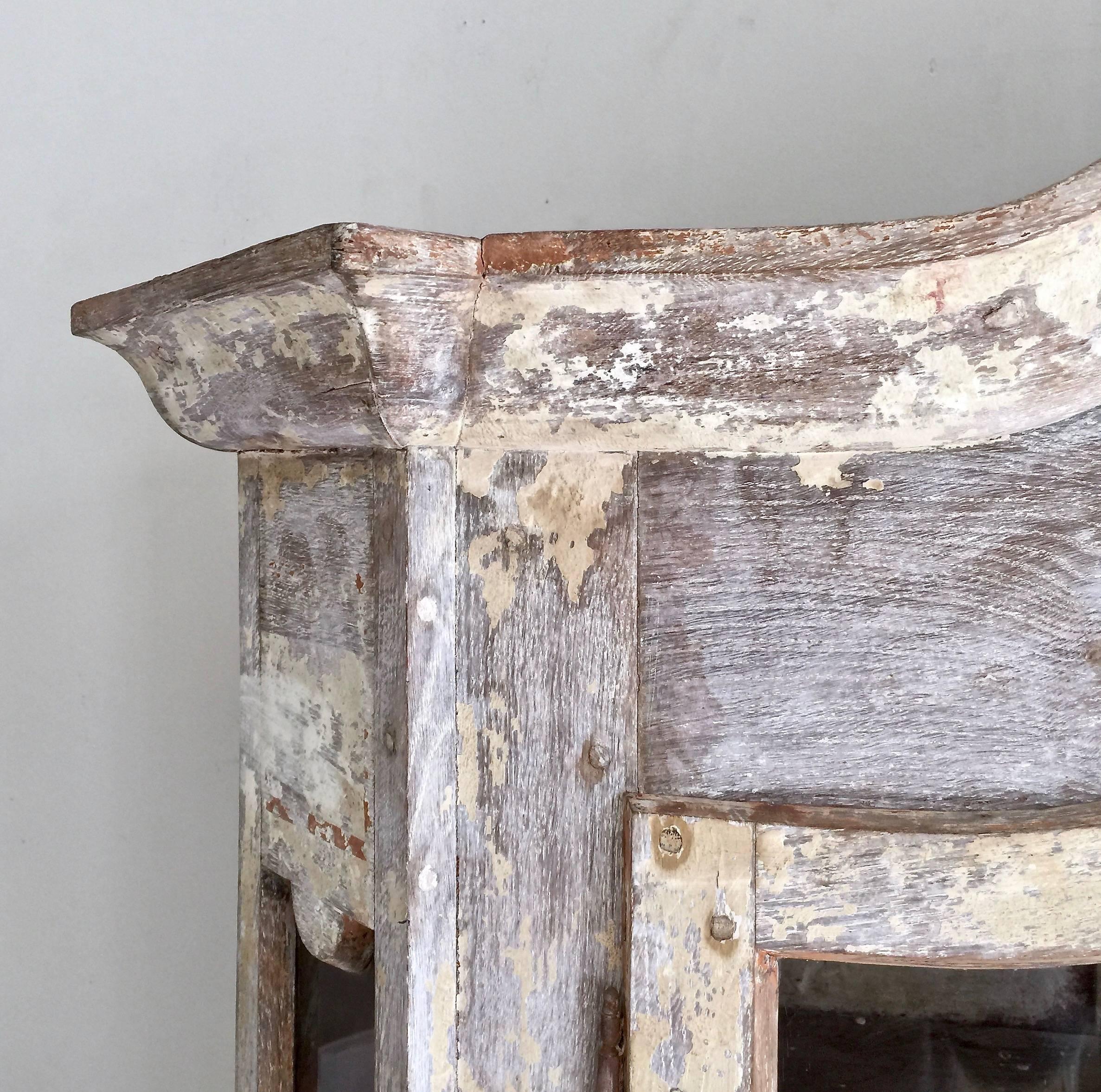 18th Century Bookcase/Vitrine Cabinet In Good Condition In Charleston, SC