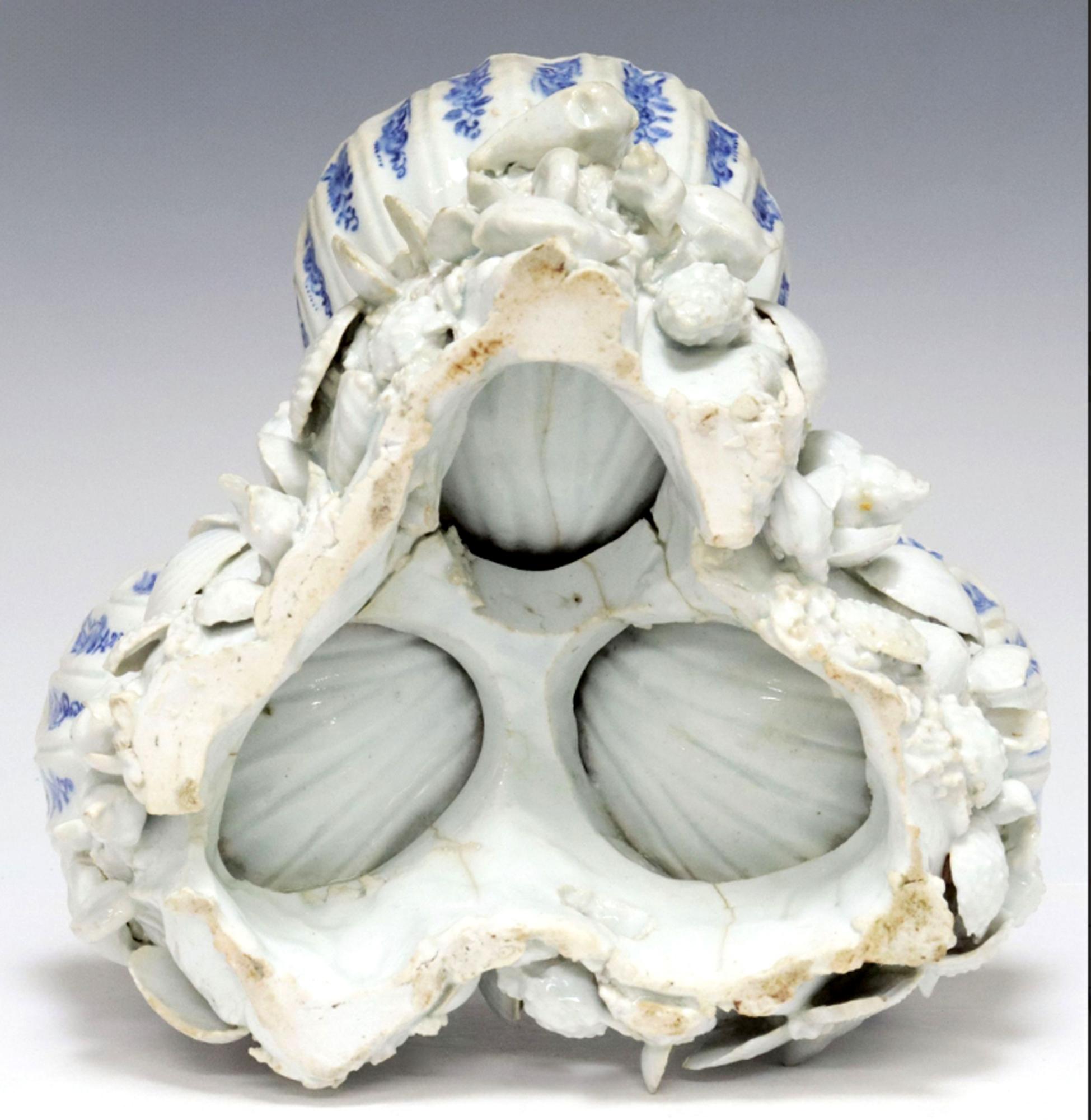 Timbale en porcelaine sous glaçure bleue et blanche à coquilles du XVIIIe siècle de Bow Porcelain en vente 5