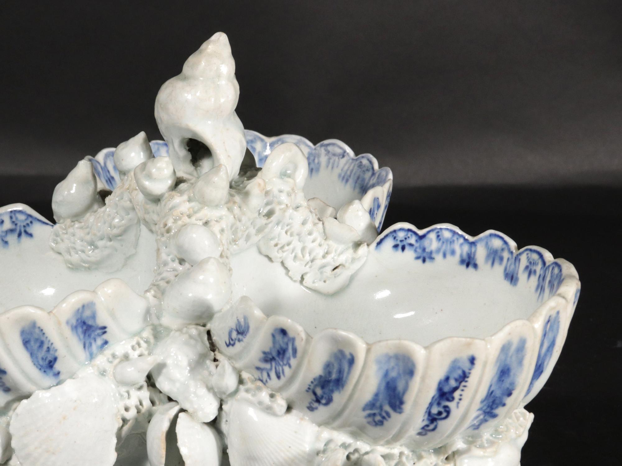 Timbale en porcelaine sous glaçure bleue et blanche à coquilles du XVIIIe siècle de Bow Porcelain en vente 6