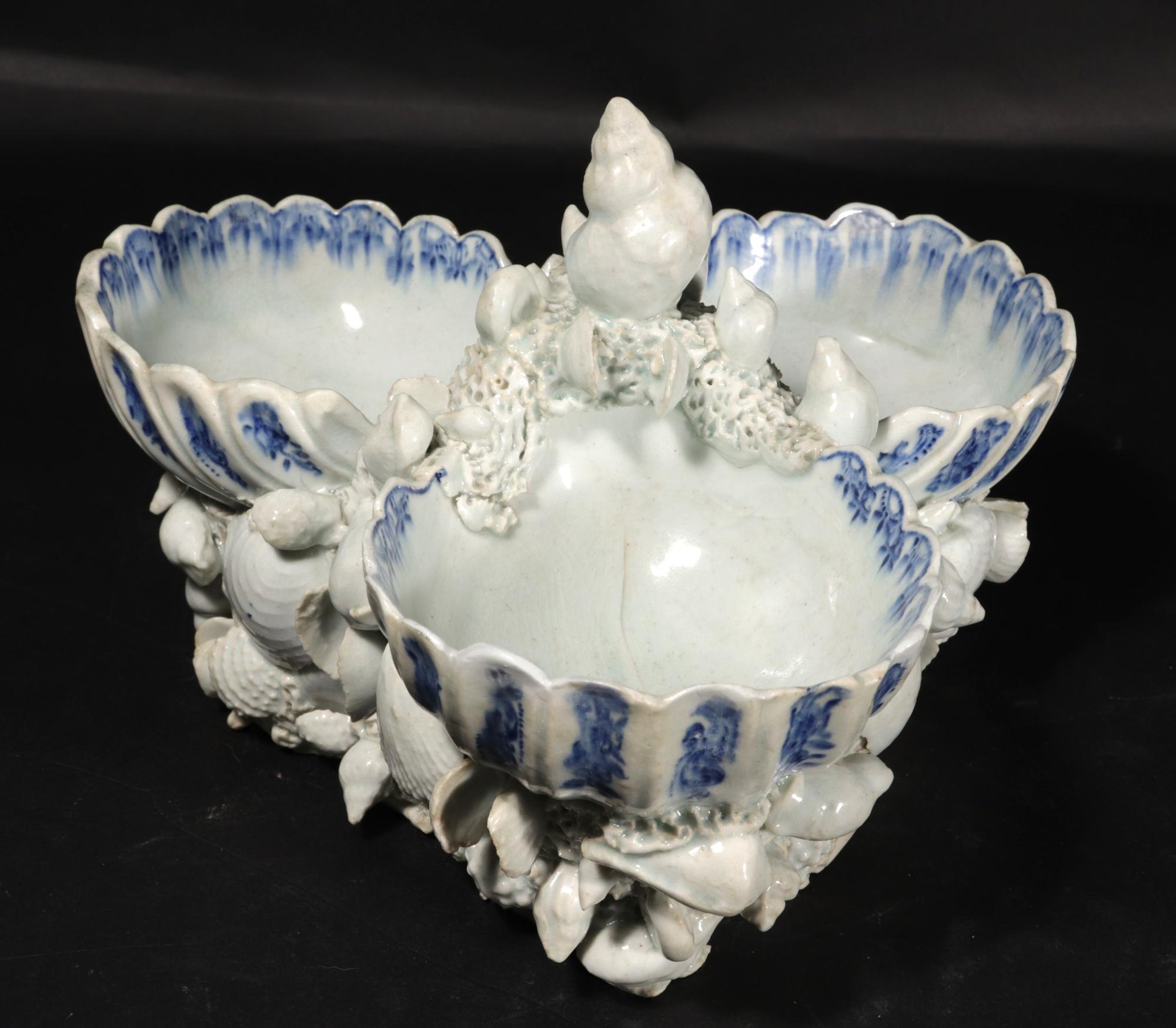 Timbale en porcelaine sous glaçure bleue et blanche à coquilles du XVIIIe siècle de Bow Porcelain en vente 4
