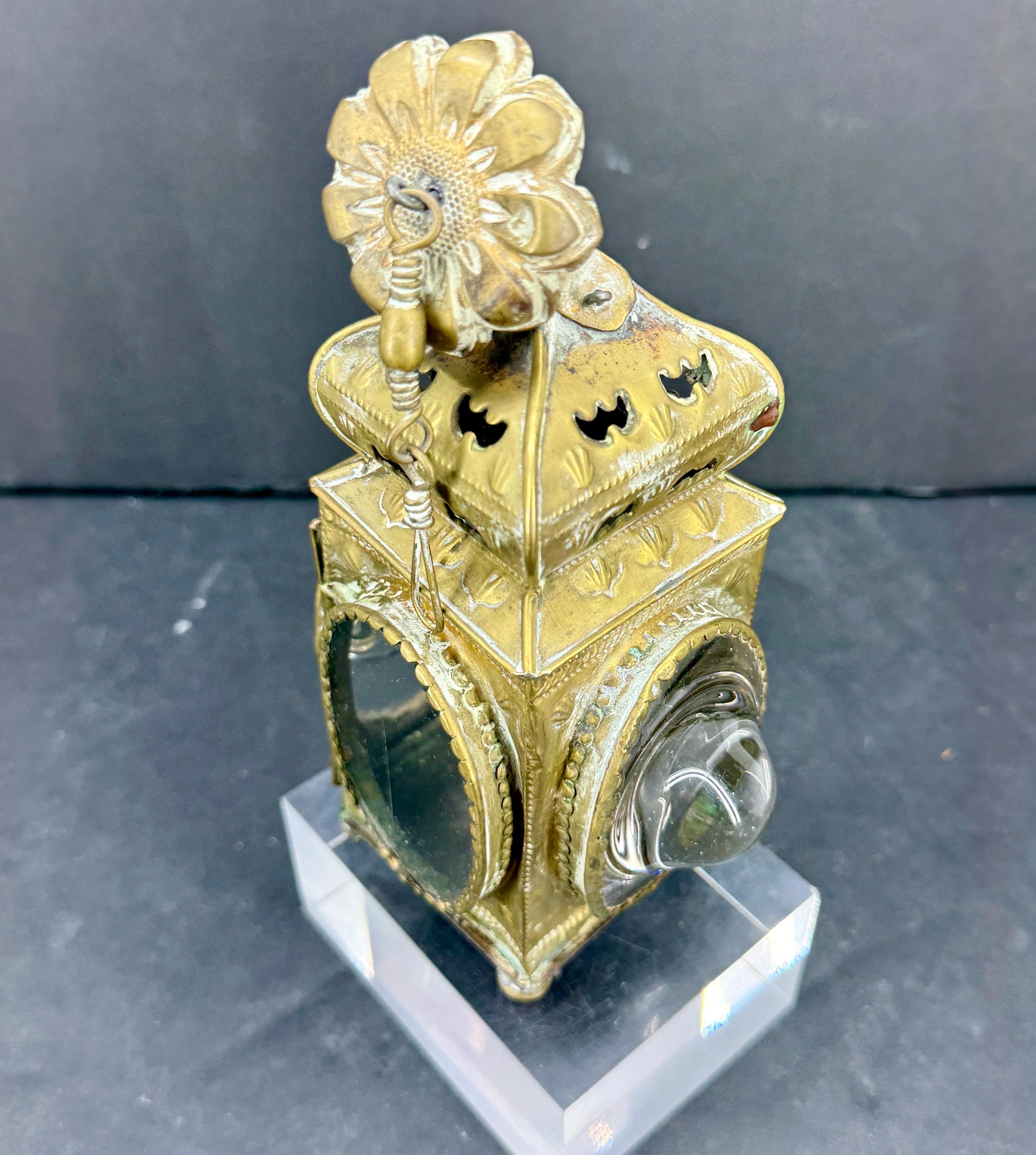 Farol portátil de latón del siglo XVIII Luz de velas Hecho a mano en venta