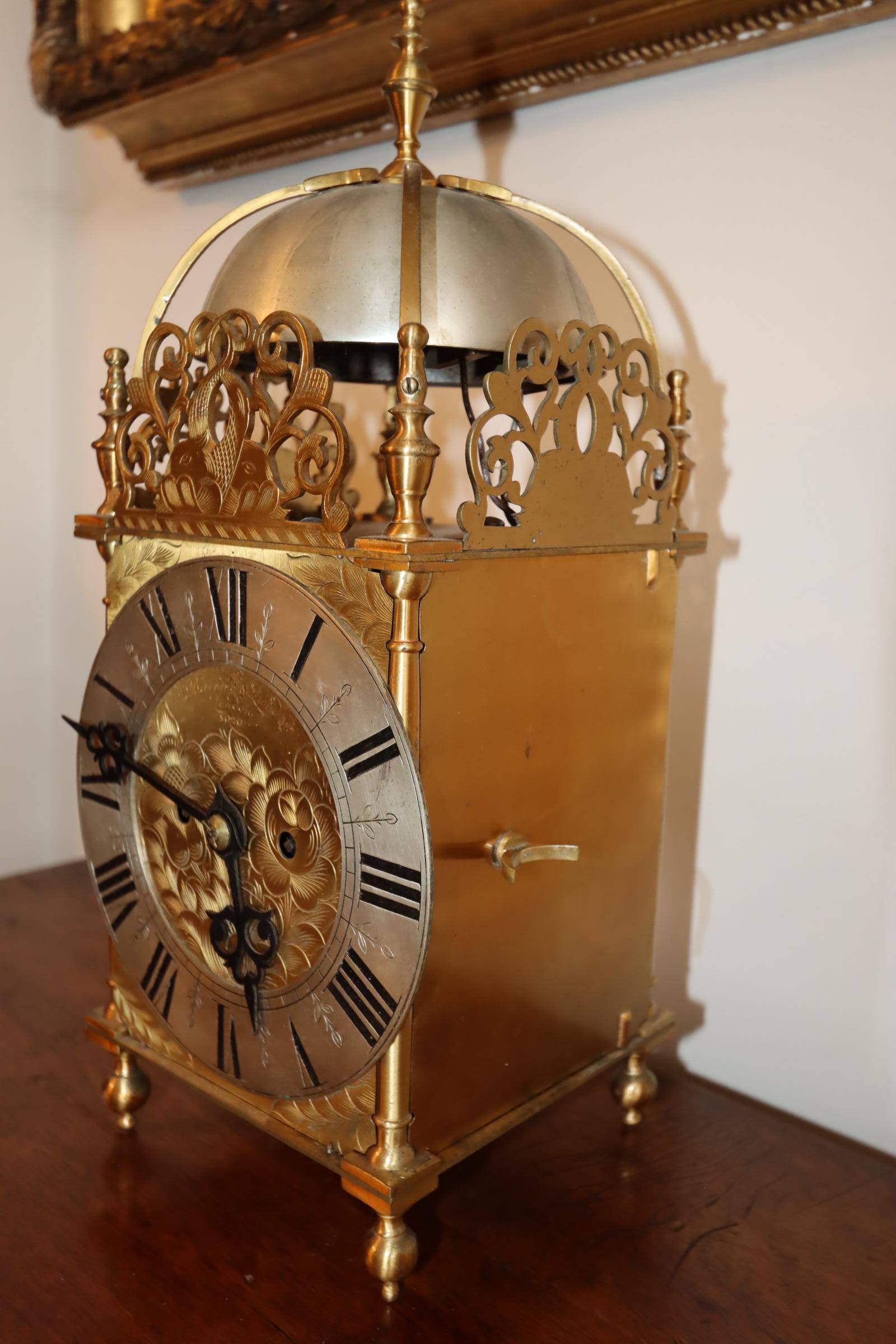 Horloge lanterne en laiton du 18e siècle en vente 2