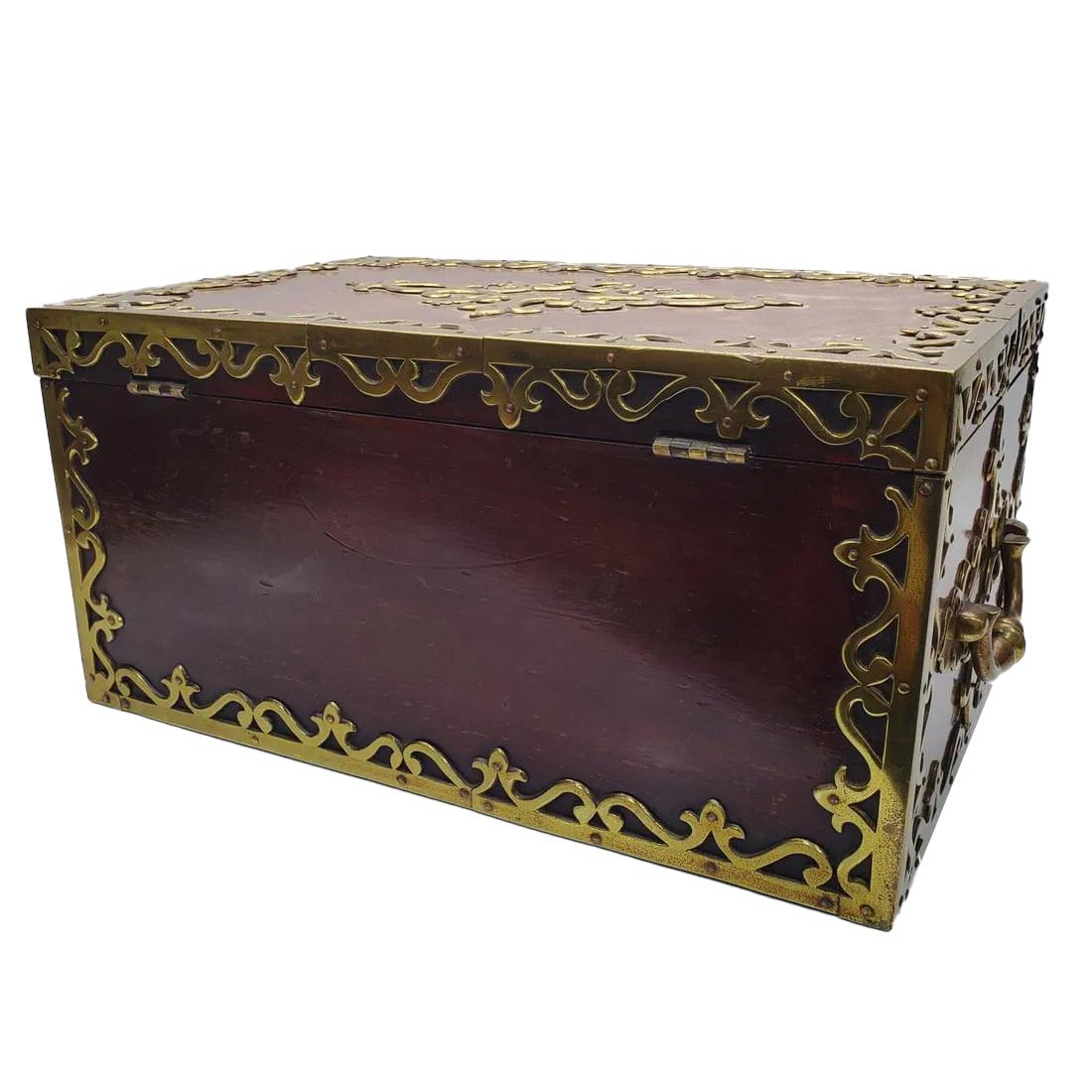Caja fuerte de caoba montada en latón del siglo XVIII con bandeja interior con cerradura de muelle Inglés en venta