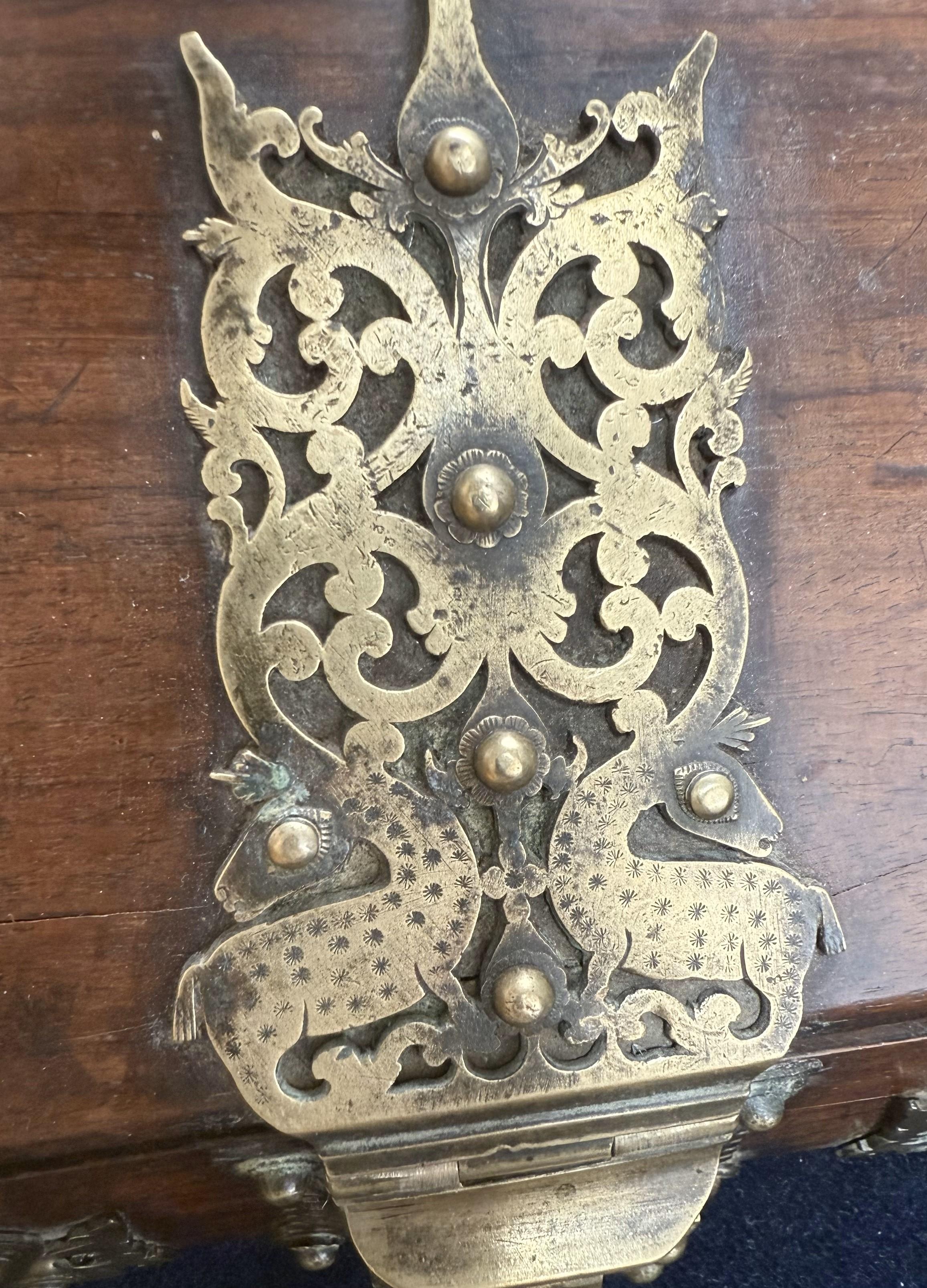 Sculpté à la main Boîte de dot 