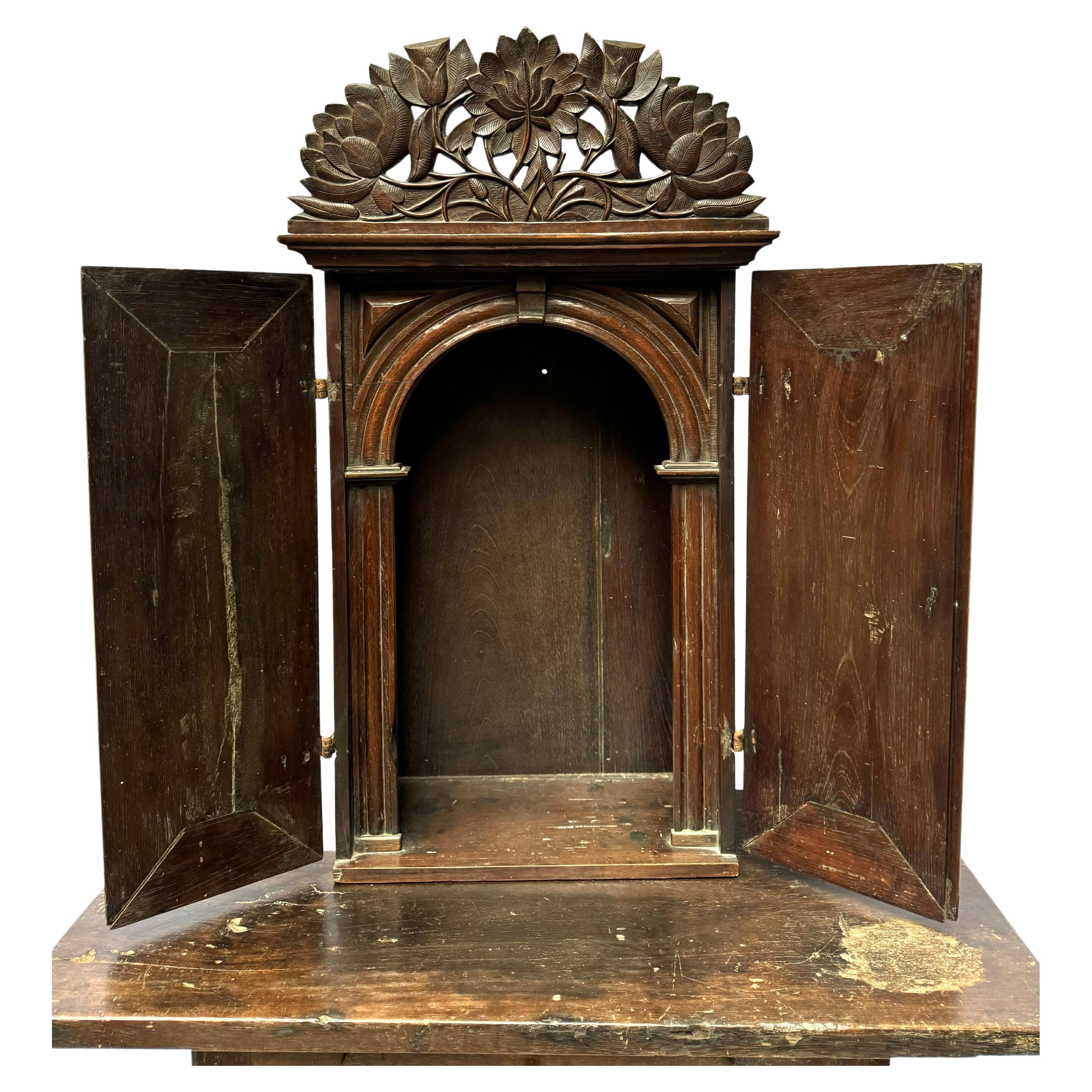 Santuario coloniale brasiliano del XVIII secolo e tavolo brasiliano della fine del XVIII secolo In condizioni buone in vendita a Rio De Janeiro, BR