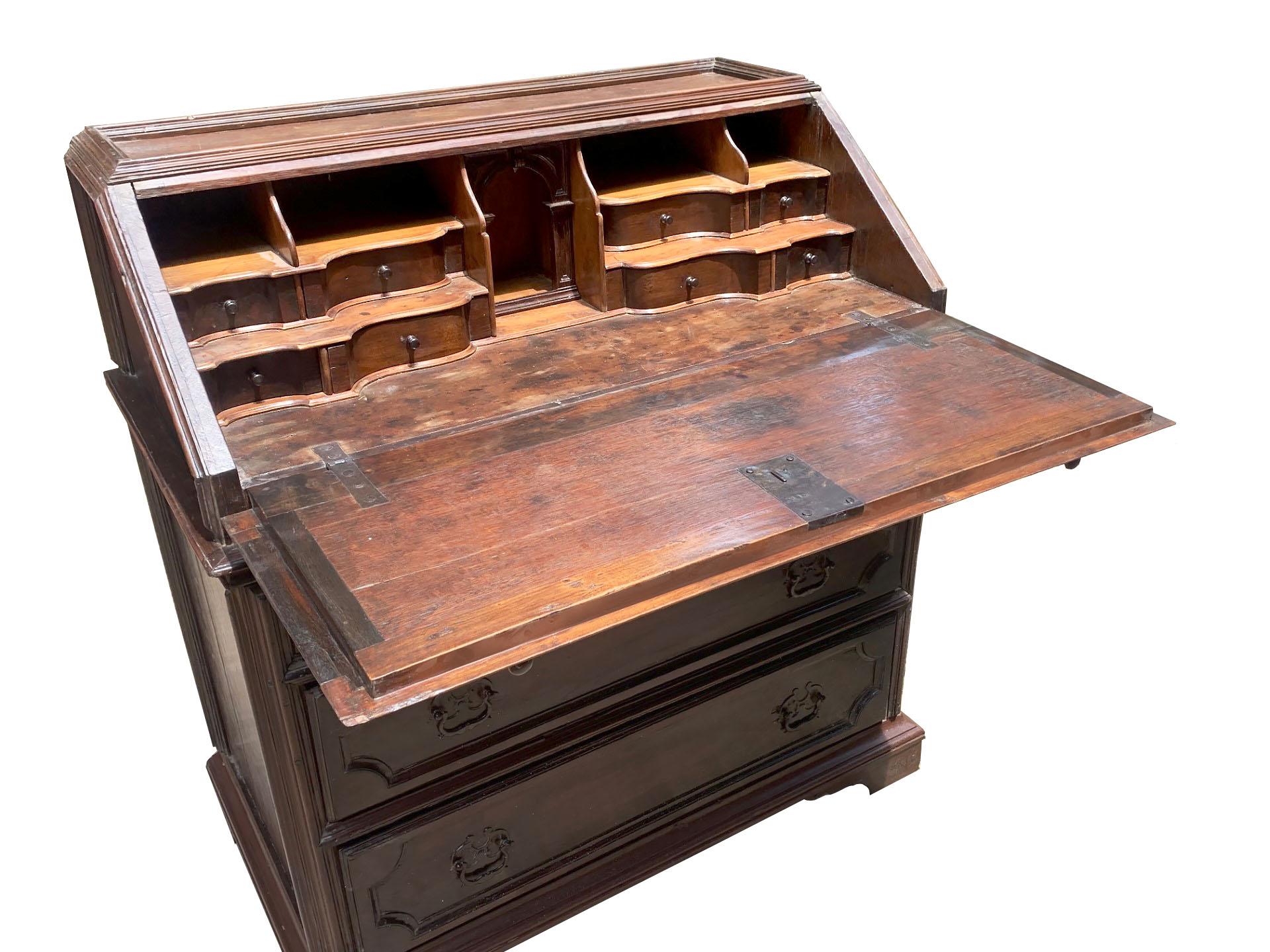 Brésilien Commode à bureau brésilienne du XVIIIe siècle  de Sabará  Minas Gerais en vente