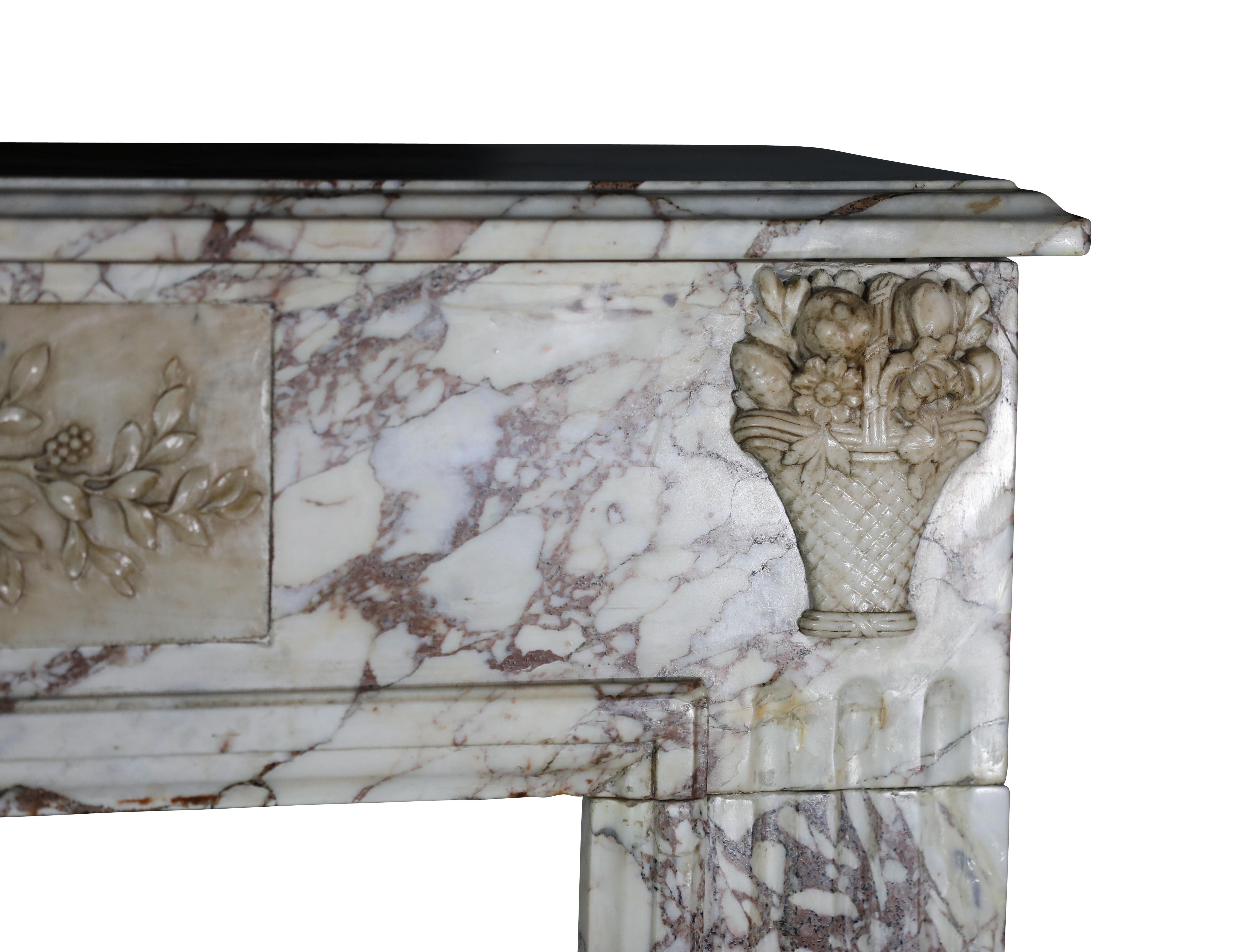 Camino in marmo brecciato del XVIII secolo per un design di lusso personalizzato in vendita 3
