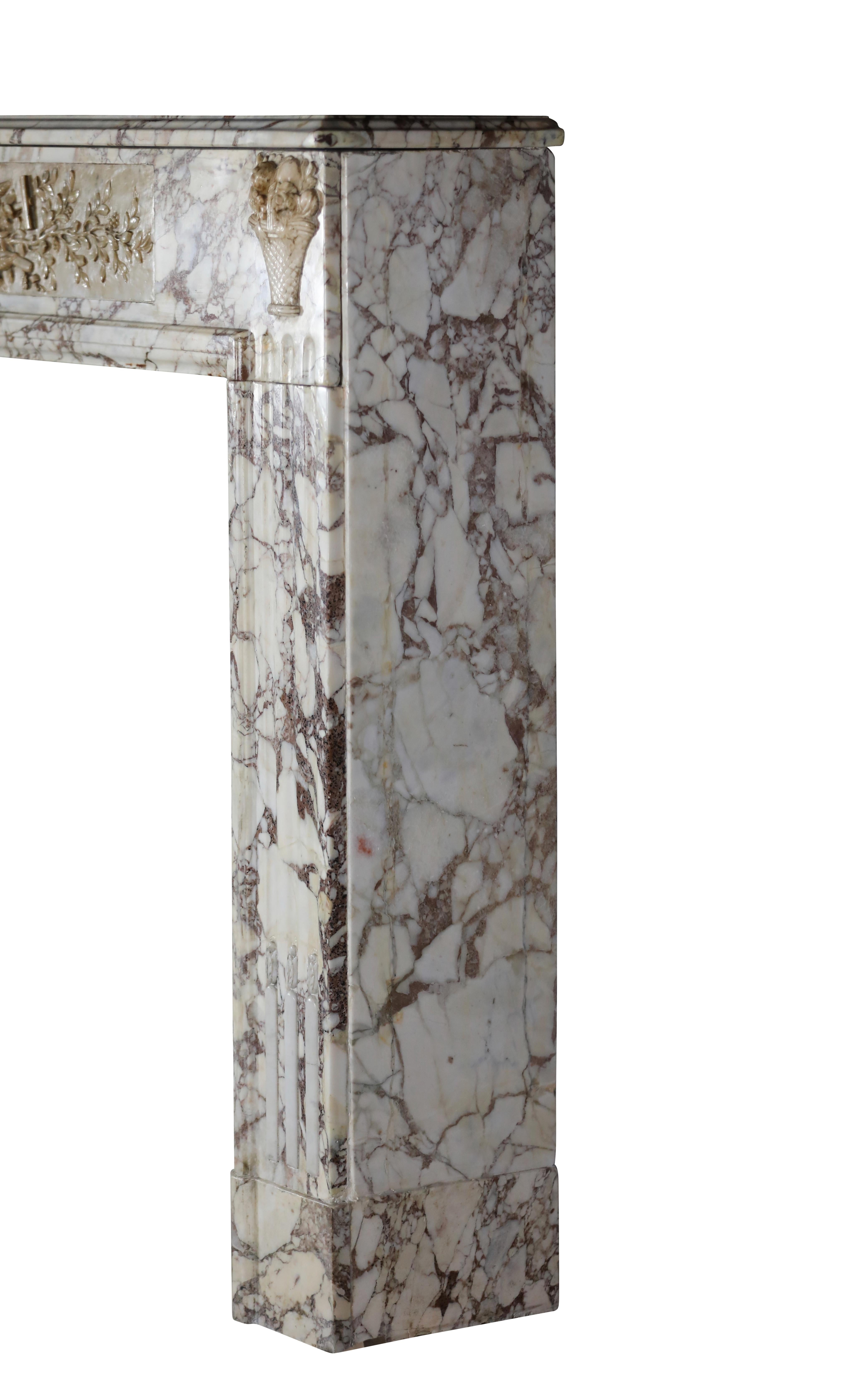 Camino in marmo brecciato del XVIII secolo per un design di lusso personalizzato in vendita 5