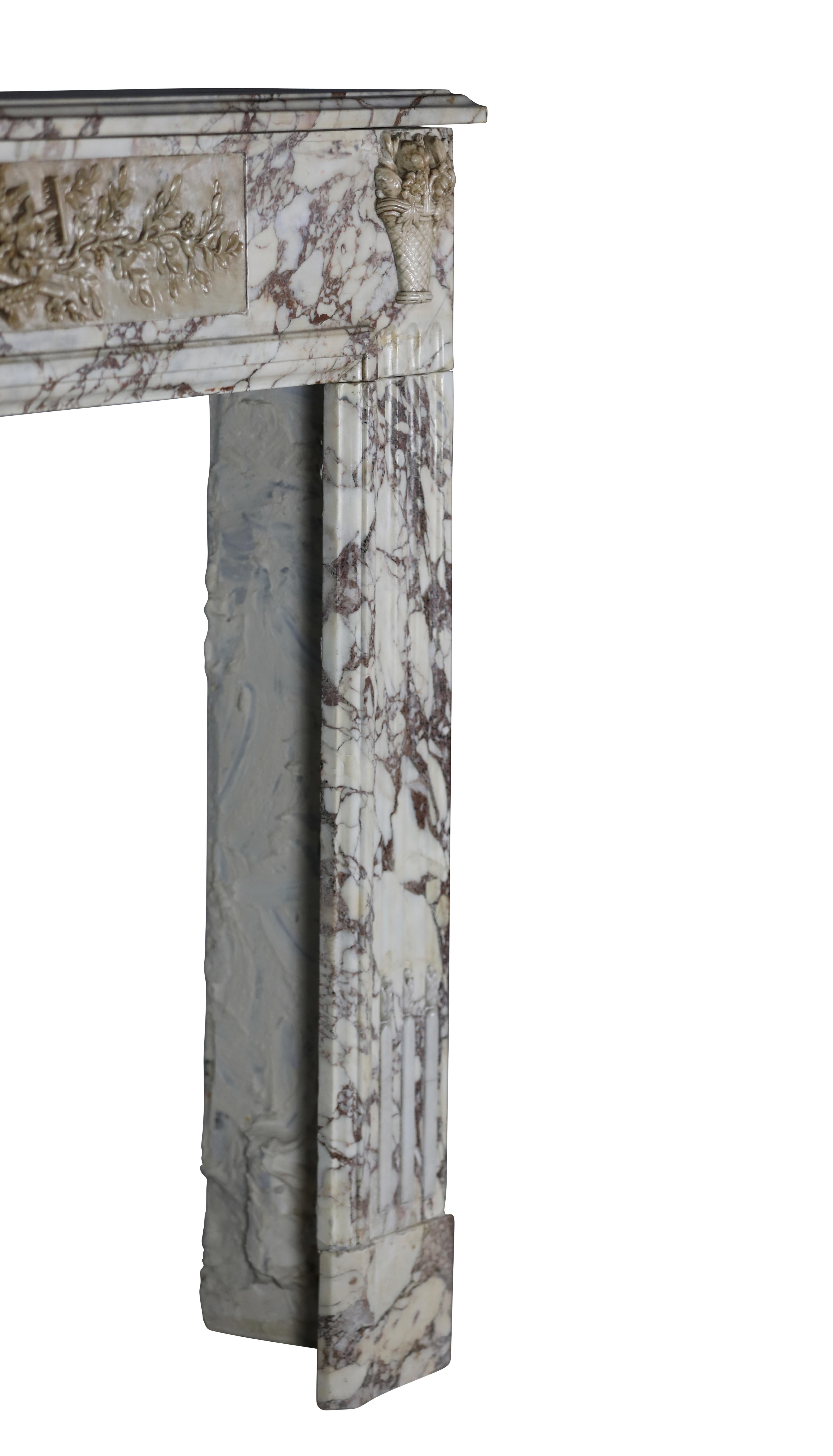 Camino in marmo brecciato del XVIII secolo per un design di lusso personalizzato in vendita 11