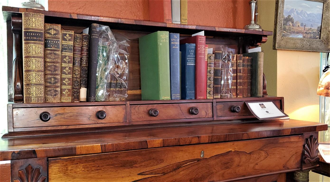 Chiffonnier de bureau de style Régence britannique du 18ème siècle à la manière de Gillows en vente 4